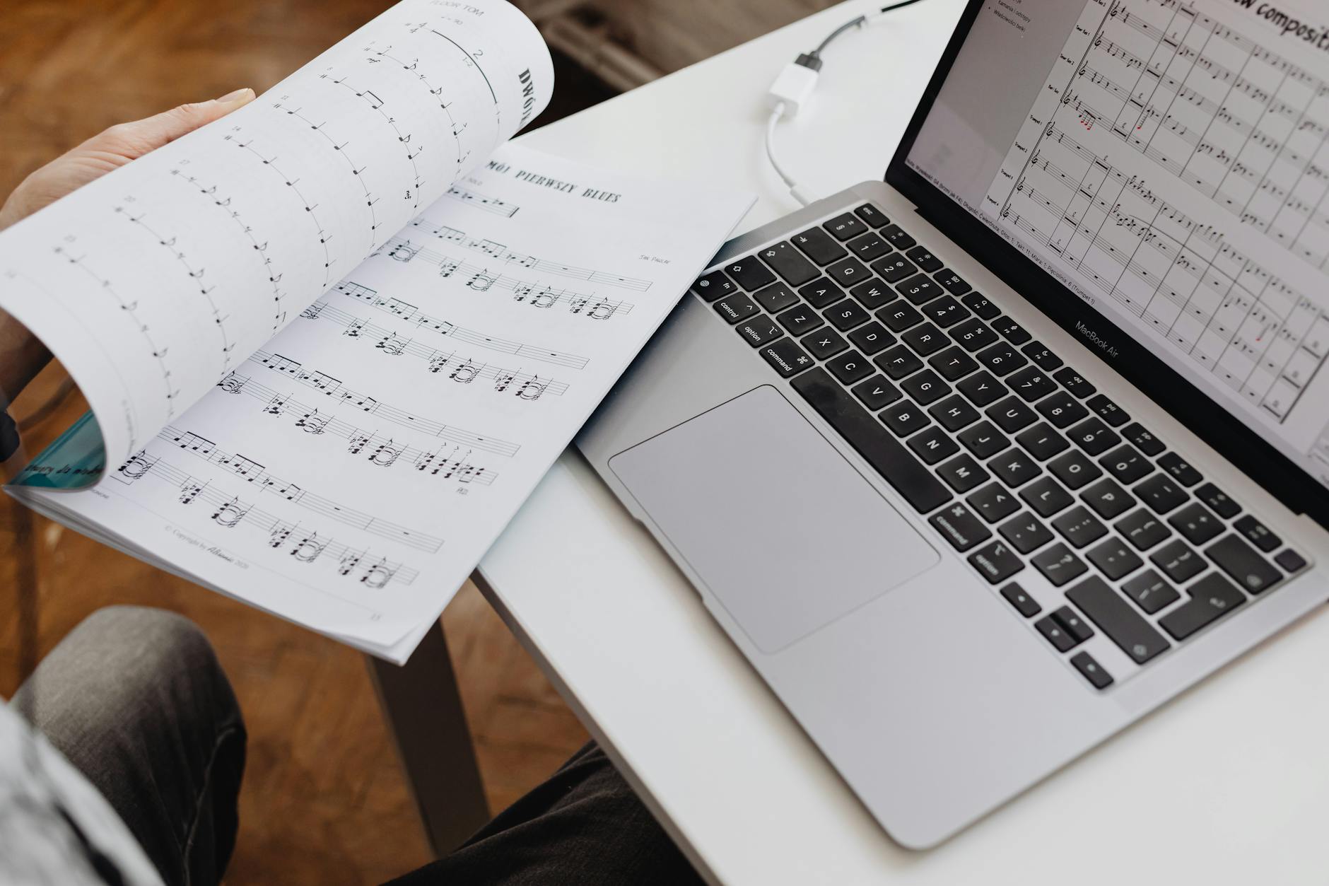 musician planning notebook desk (Photo: www.kaboompics.com / Pexels)