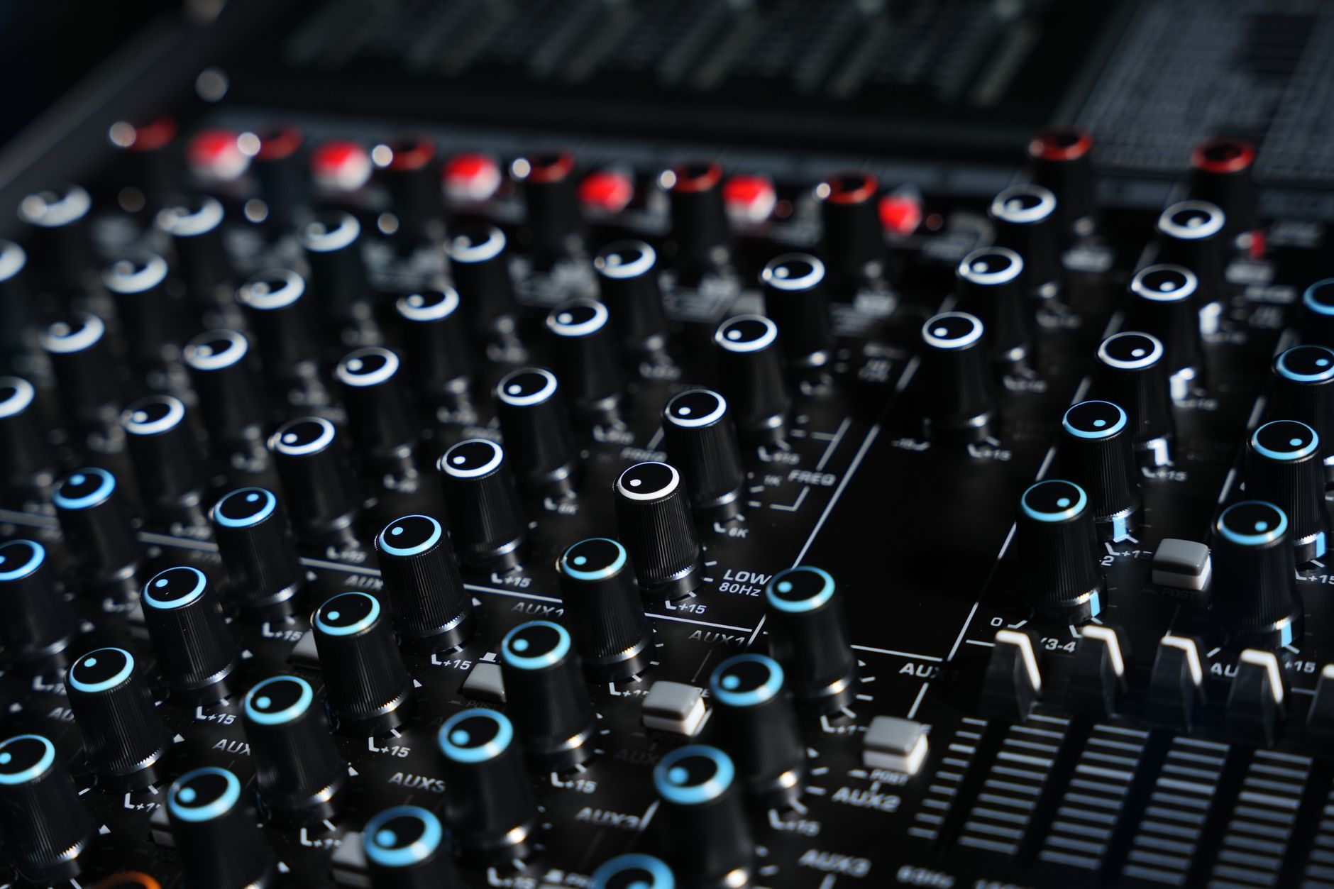 live sound system (Photo: TUAN HOANG NGUYEN / Pexels)
