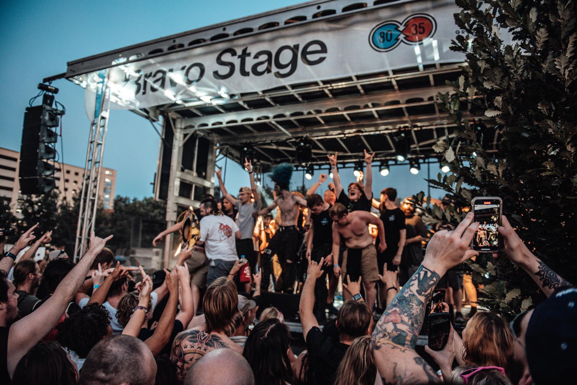 musician ticket smartphone fans (Photo: Jacob Von Bank / Pexels)