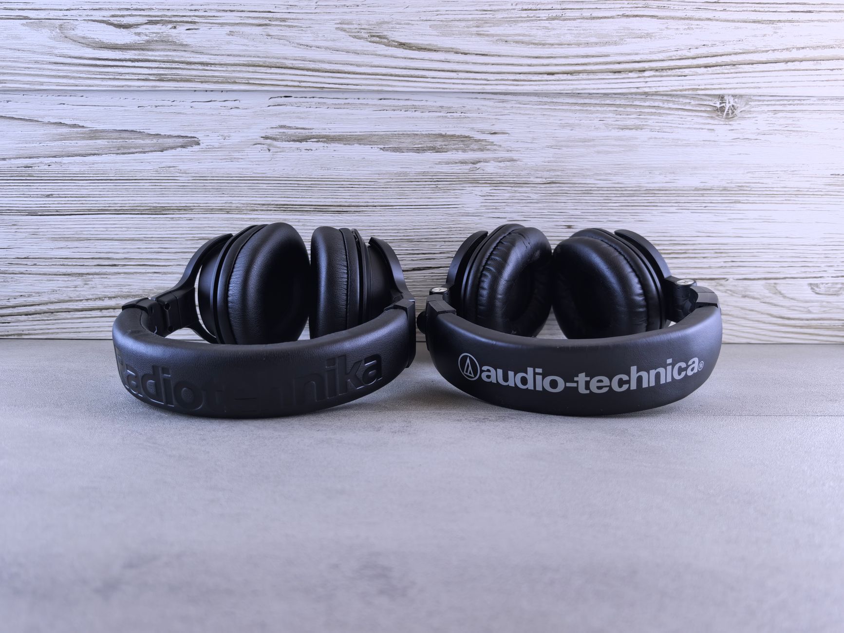 professional audio headphones (Photo: Andrey Matveev / Pexels)