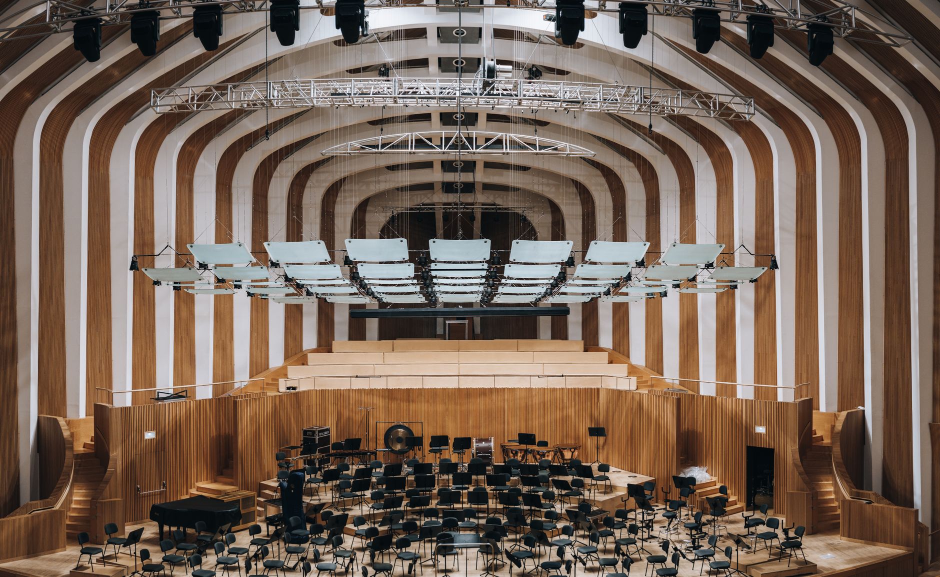 concert venue empty stage (Photo: Masood Aslami / Pexels)