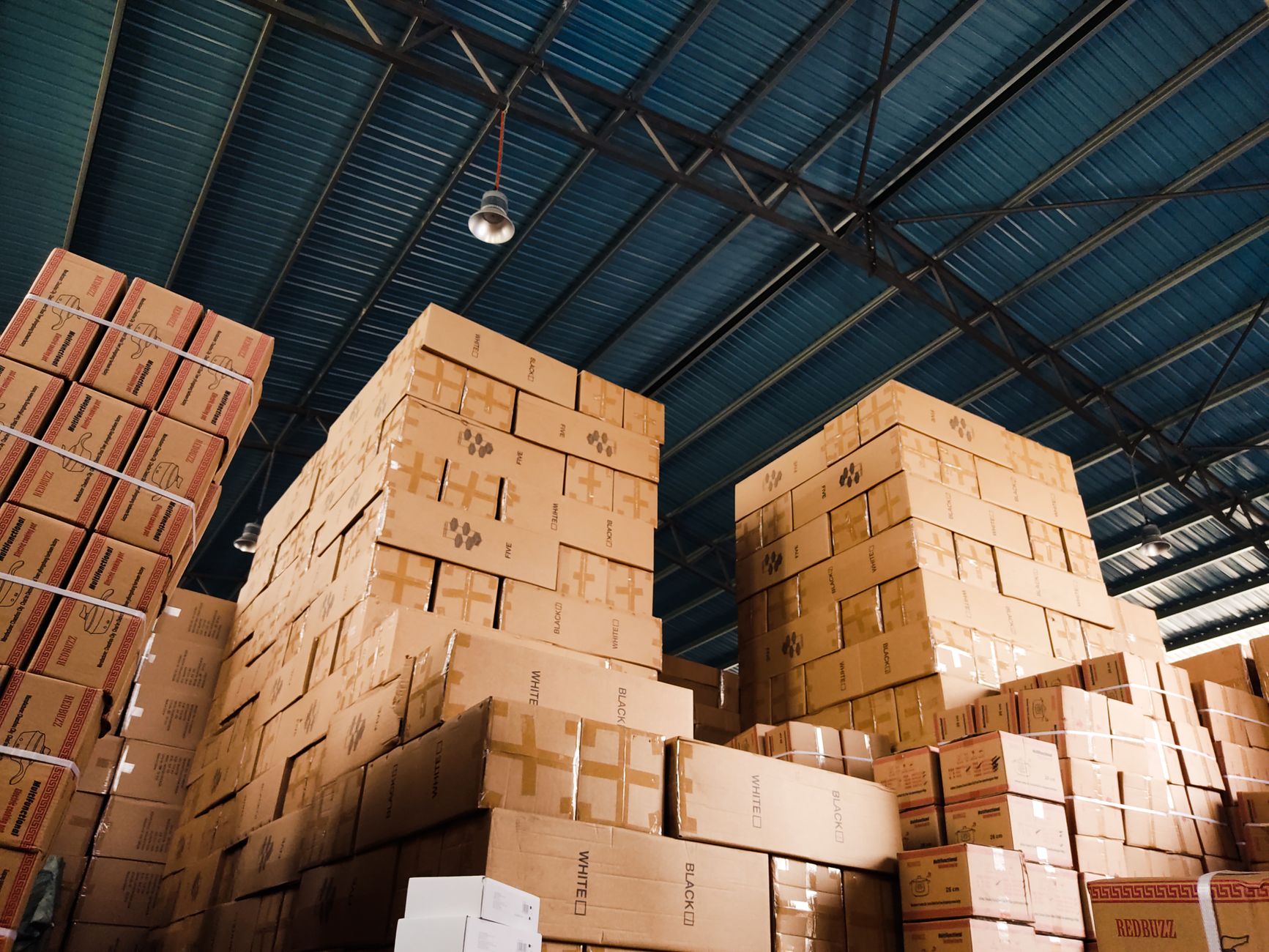 warehouse boxes inventory (Photo: Ihsan Adityawarman / Pexels)