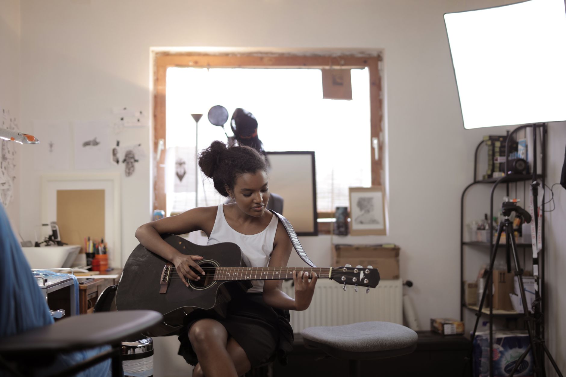 home studio acoustic (Photo: Andrea Piacquadio / Pexels)