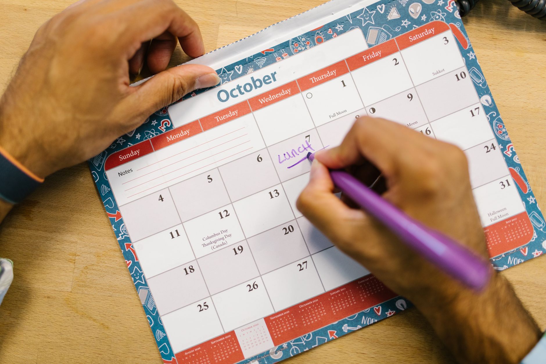 musician calendar planning desk (Photo: RDNE Stock project / Pexels)
