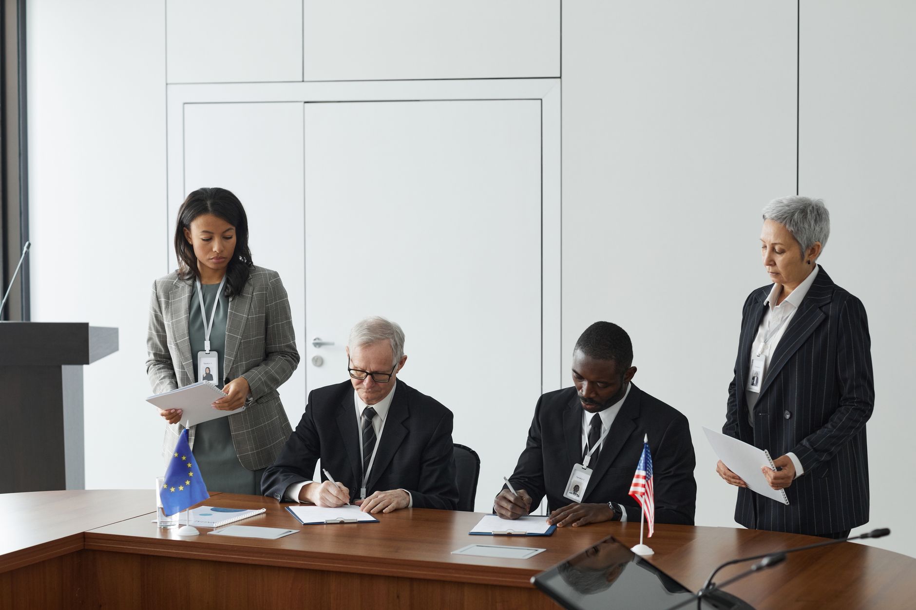 international meeting business (Photo: Werner Pfennig / Pexels)