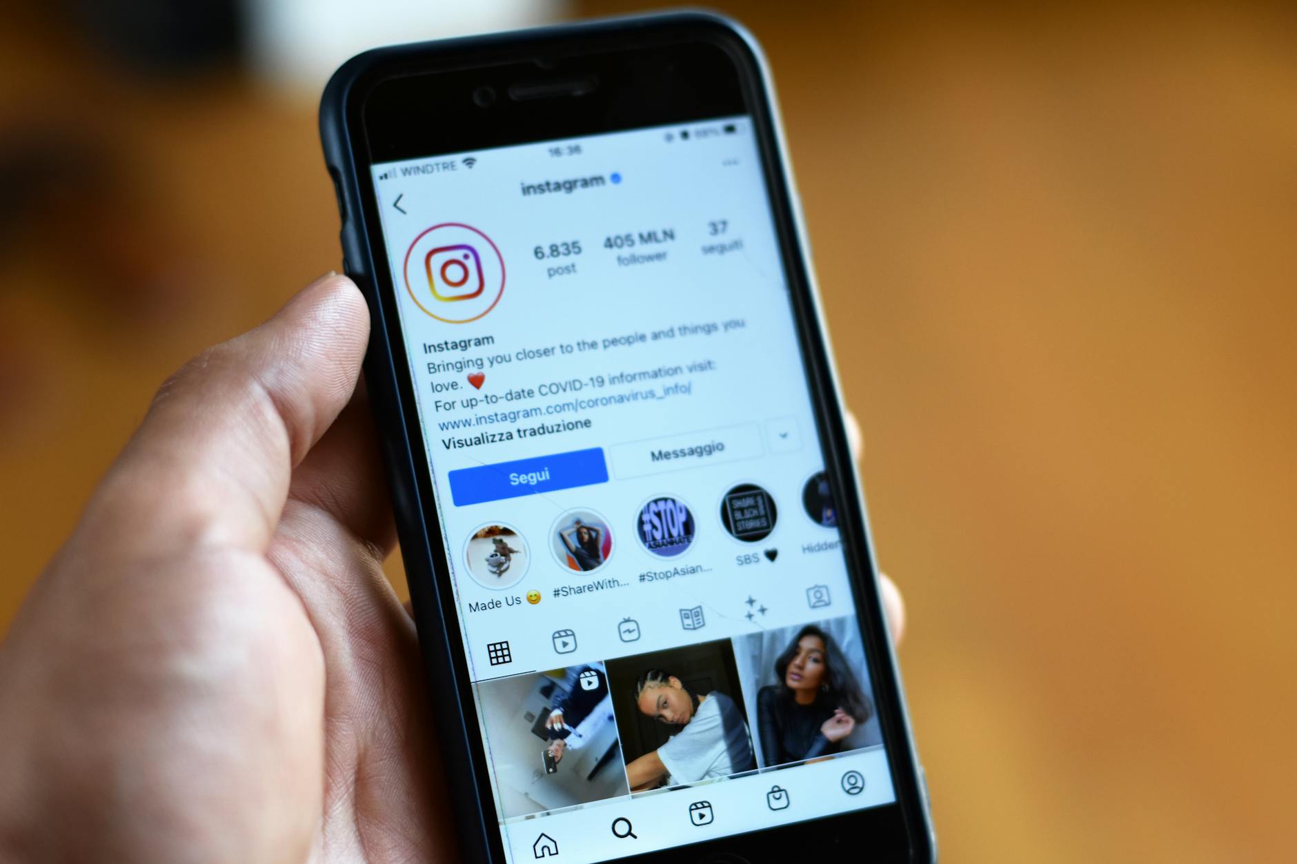 instagram smartphone feed musician (Photo: Brian Ramirez / Pexels)