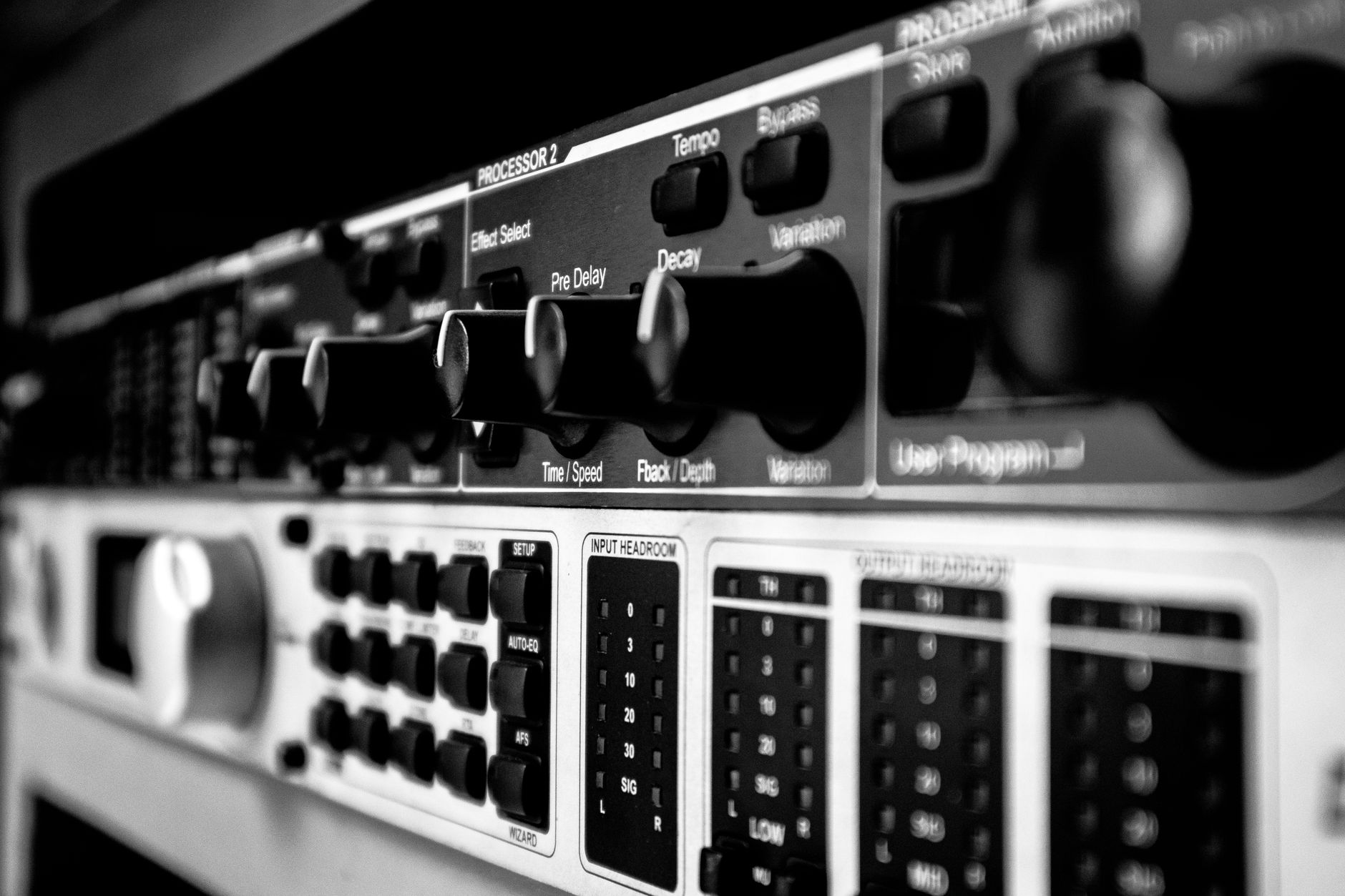 audio preamp rack equipment (Photo: Nothing Ahead / Pexels)