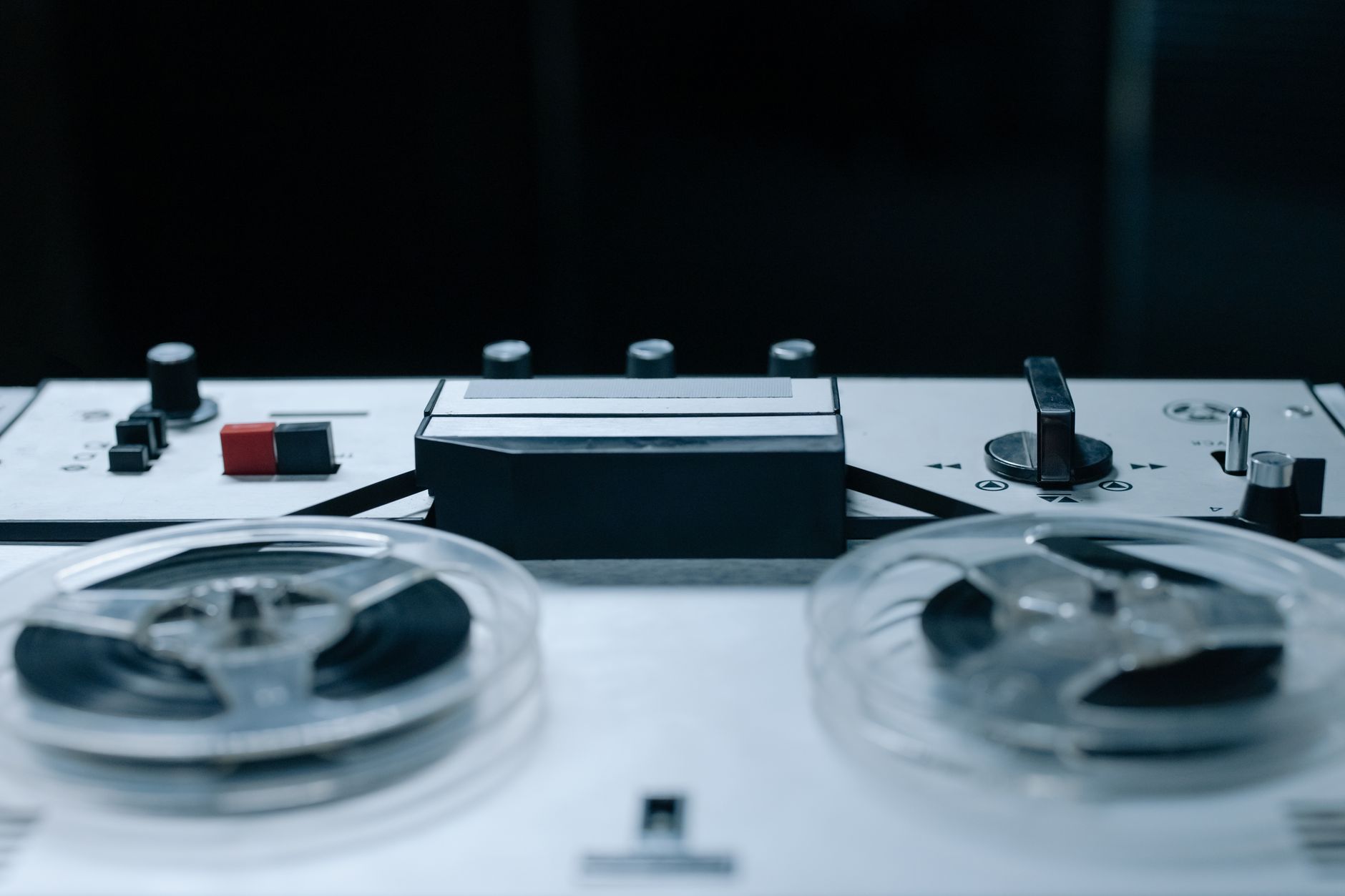 recording studio equipment (Photo: cottonbro studio / Pexels)