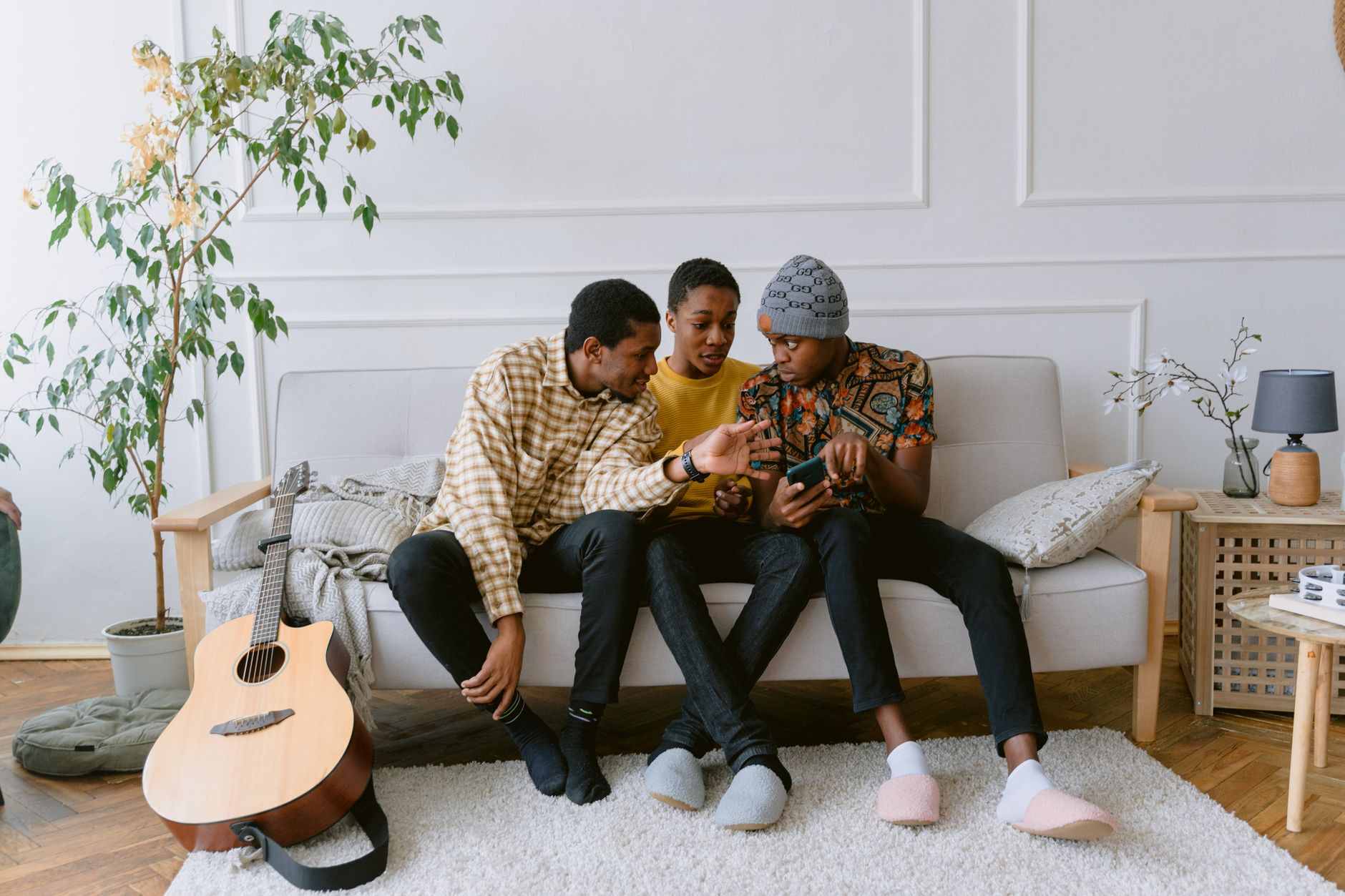 musician sharing social media (Photo: Tima Miroshnichenko / Pexels)