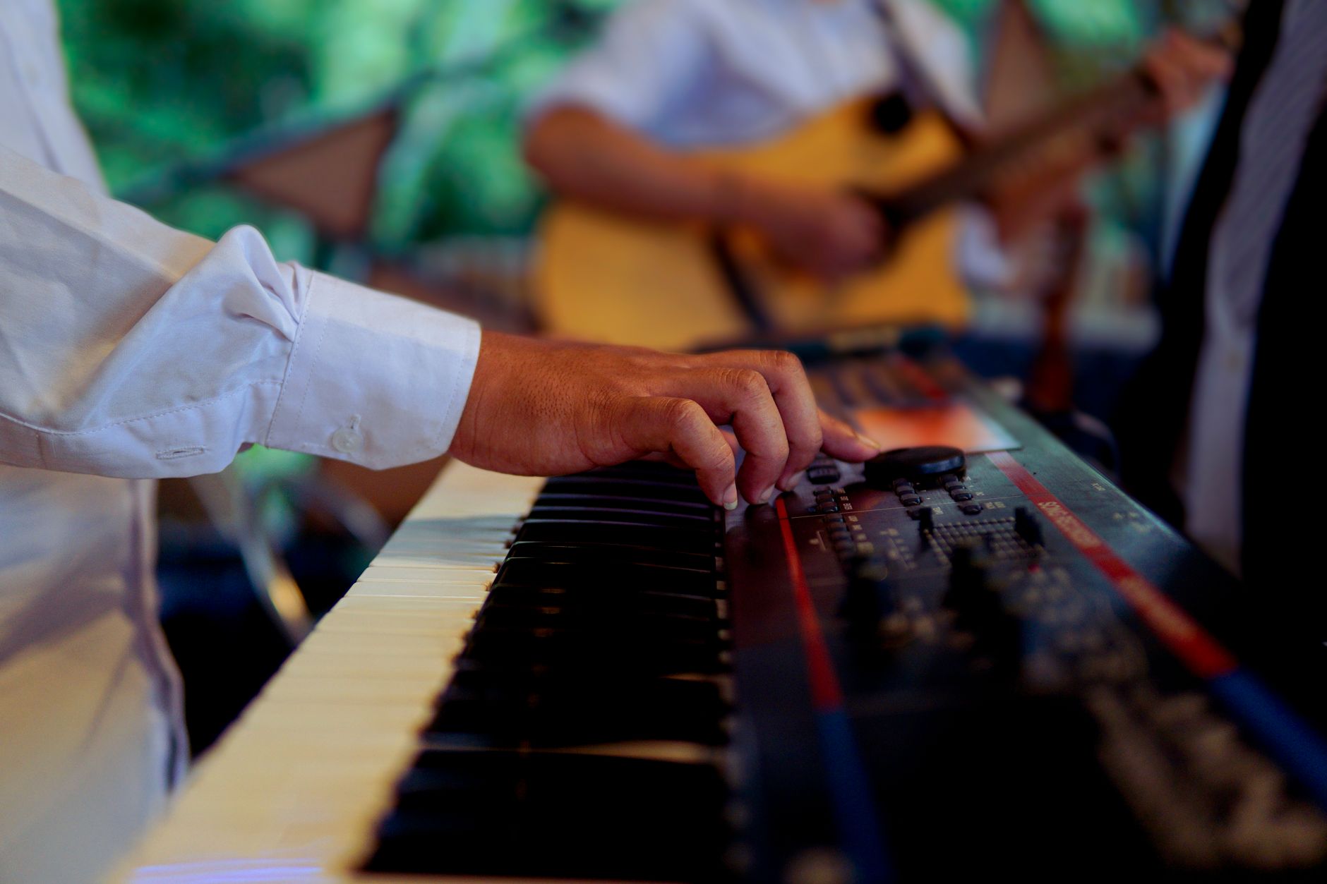 musician adjusting knobs (Photo: ahmad' s / Pexels)