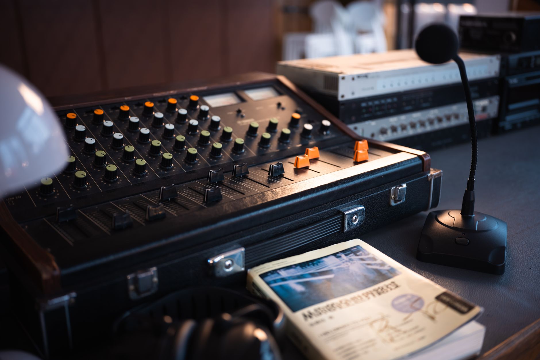 audio equipment setup (Photo: Zhengyang TIAN / Pexels)