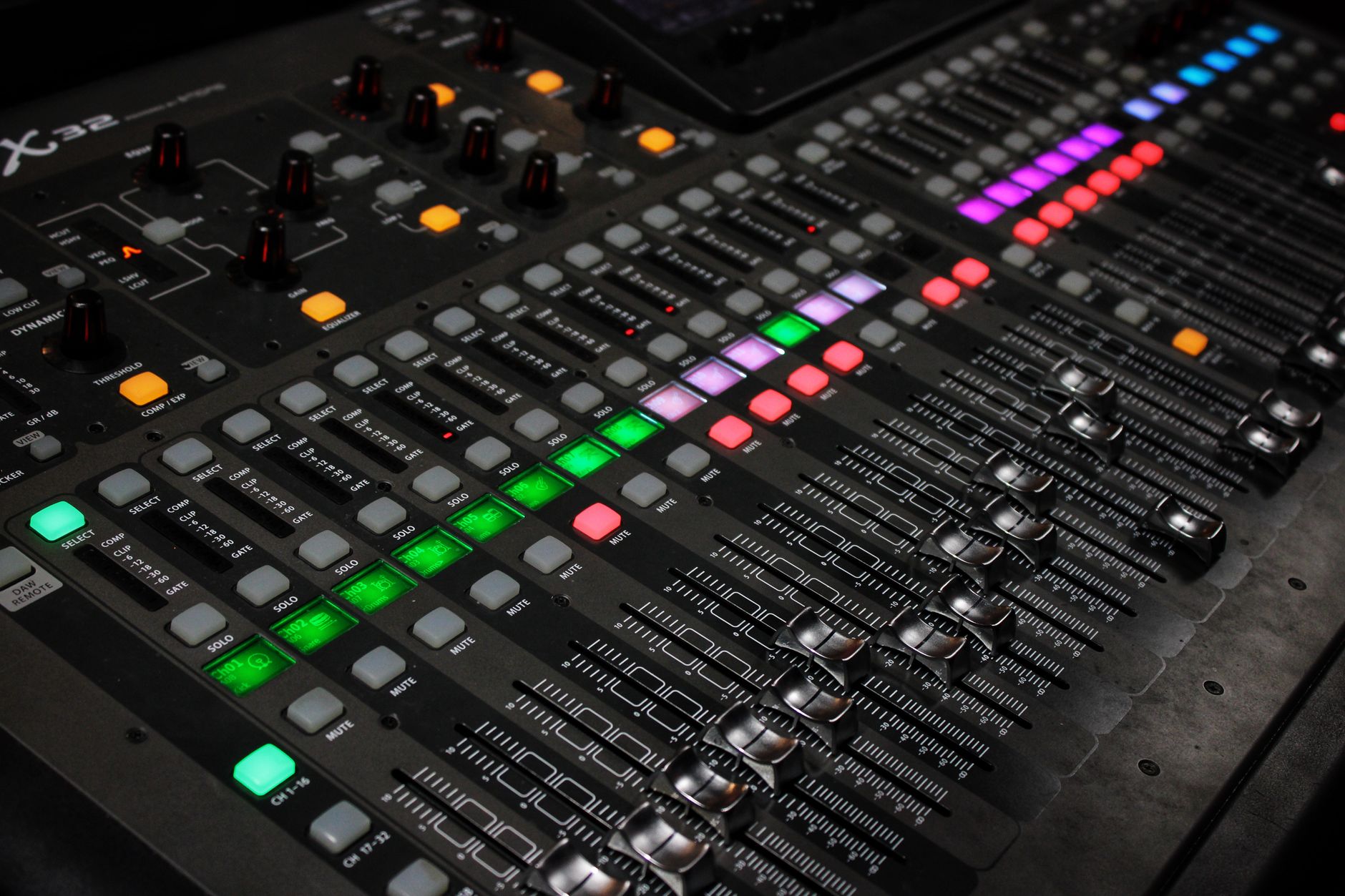 mixing console audio (Photo: Senna Doe / Pexels)