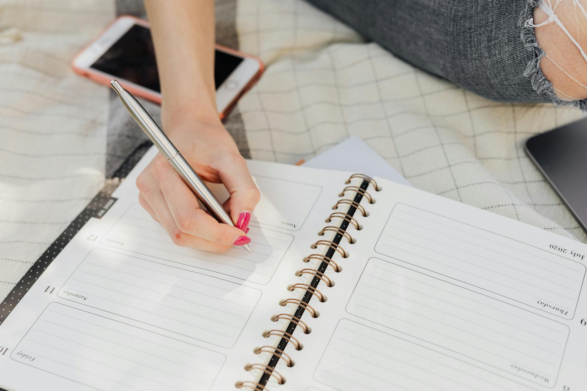 musician notebook planning (Photo: www.kaboompics.com / Pexels)