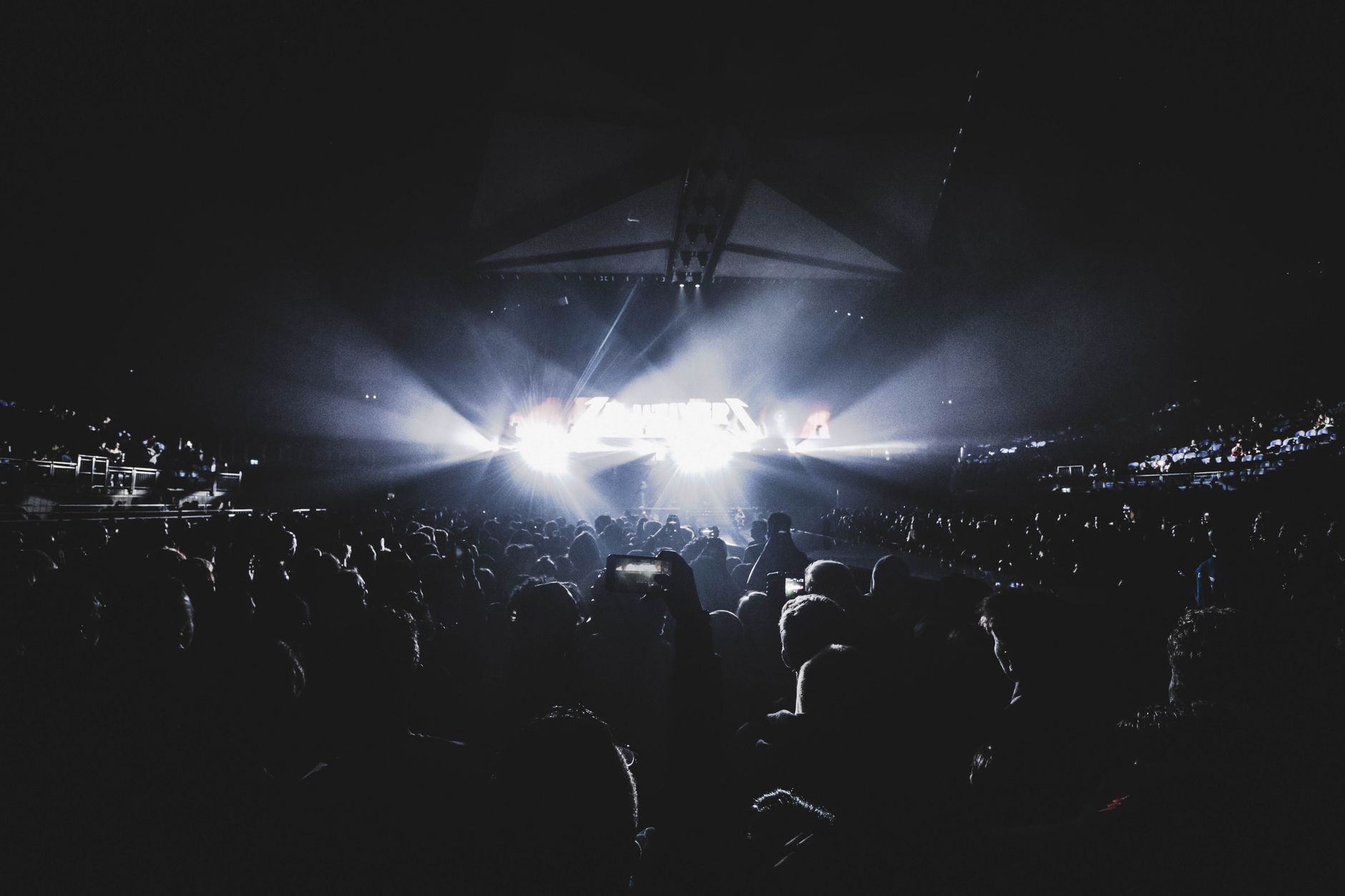 concert audience comparison stage (Photo: Jack Gittoes / Pexels)