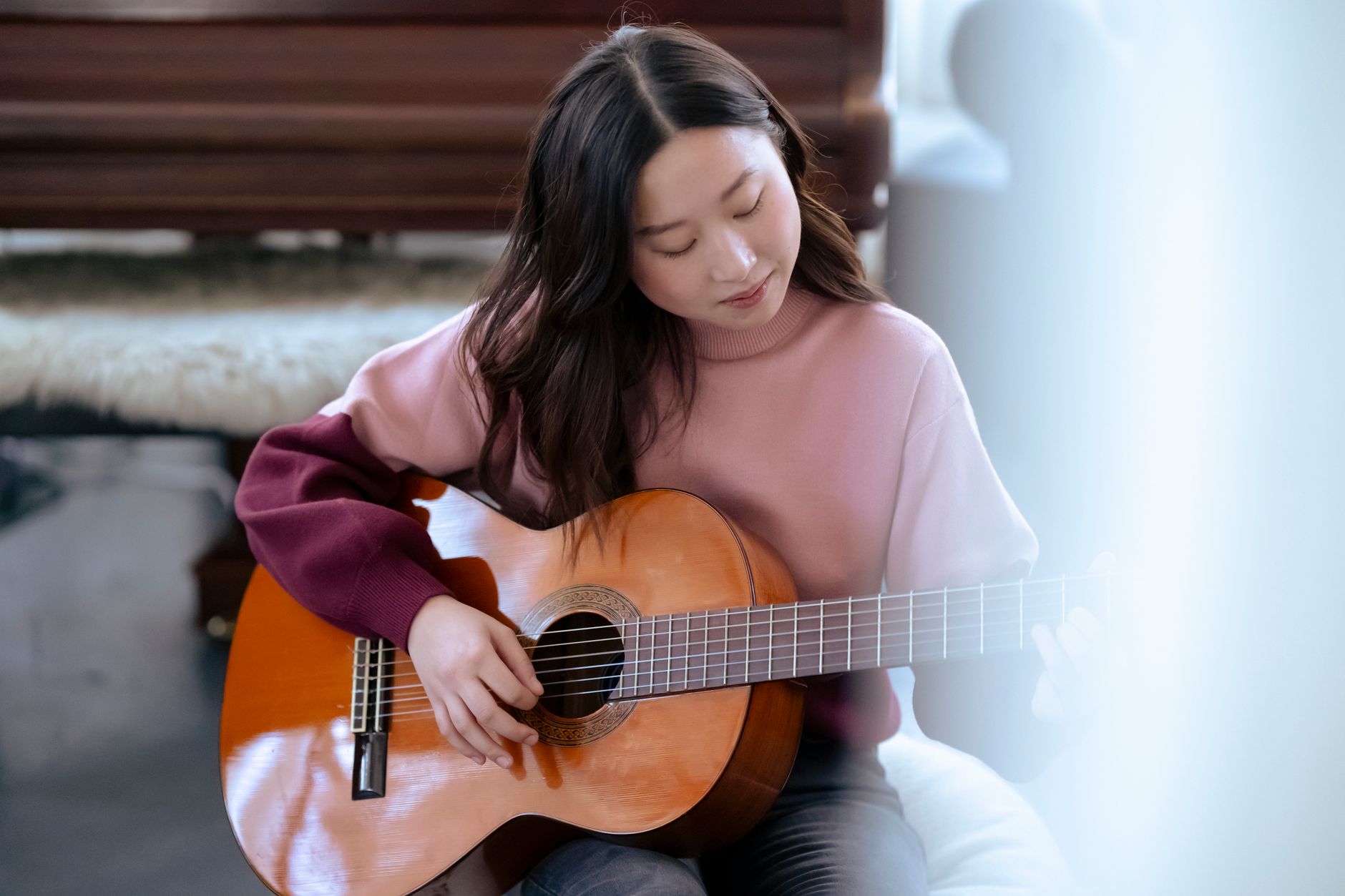 musician peaceful warm light (Photo: Charles Parker / Pexels)
