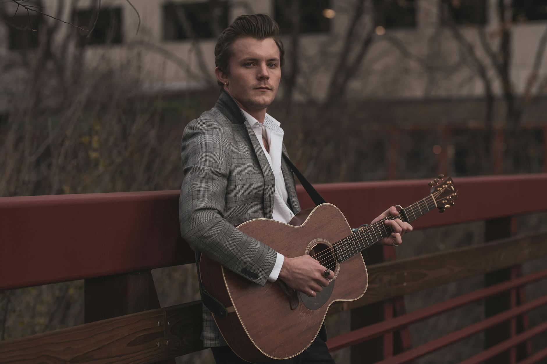 musician portrait pose serious (Photo: Roy Reyna / Pexels)