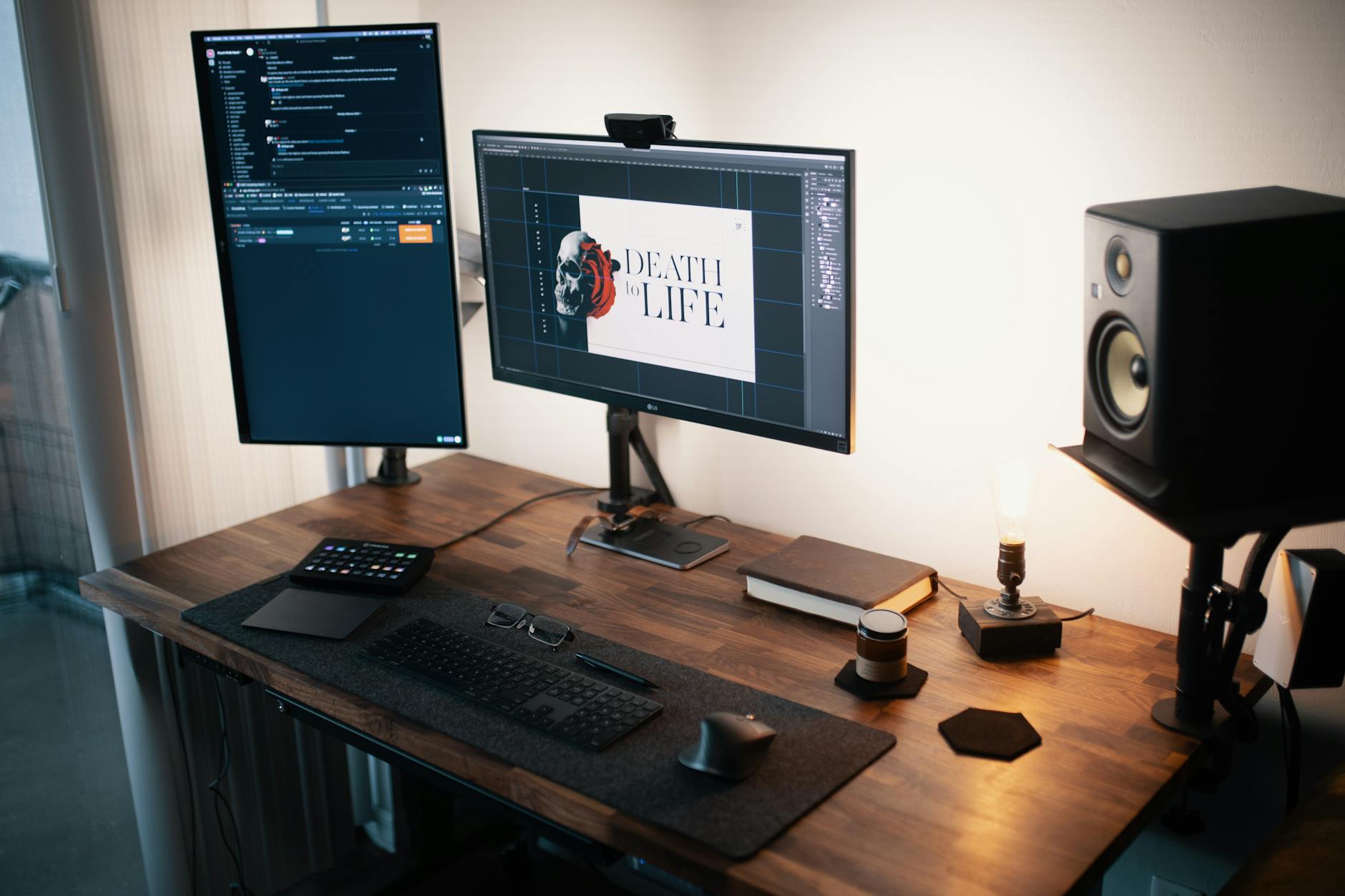 home studio desk setup (Photo: Josh Sorenson / Pexels)
