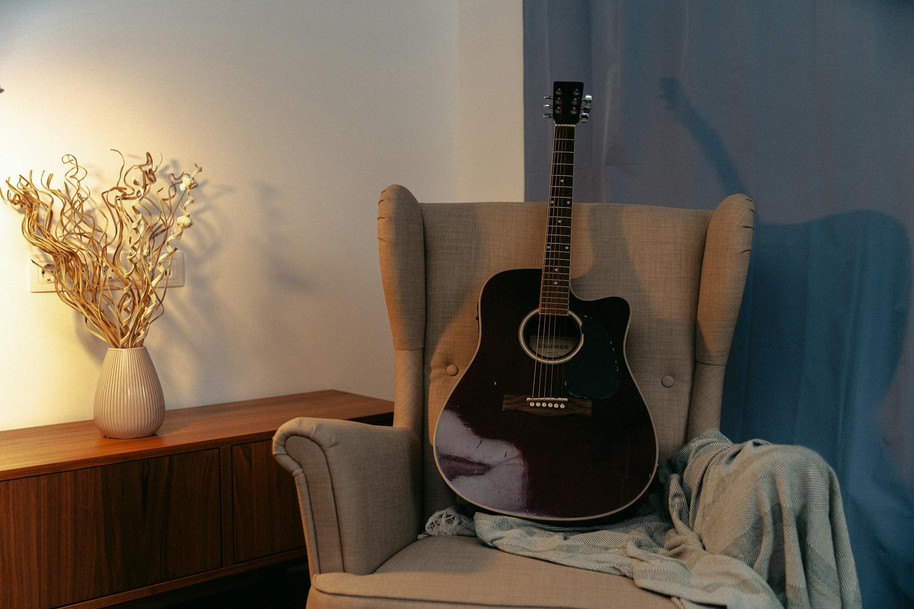musician acoustic guitar warm light (Photo: SHVETS production / Pexels)