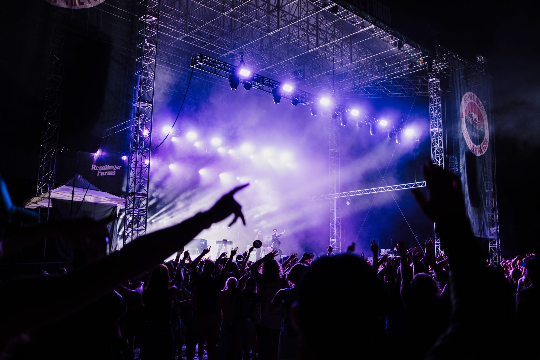 indie artist gathering (Photo: K / Pexels)