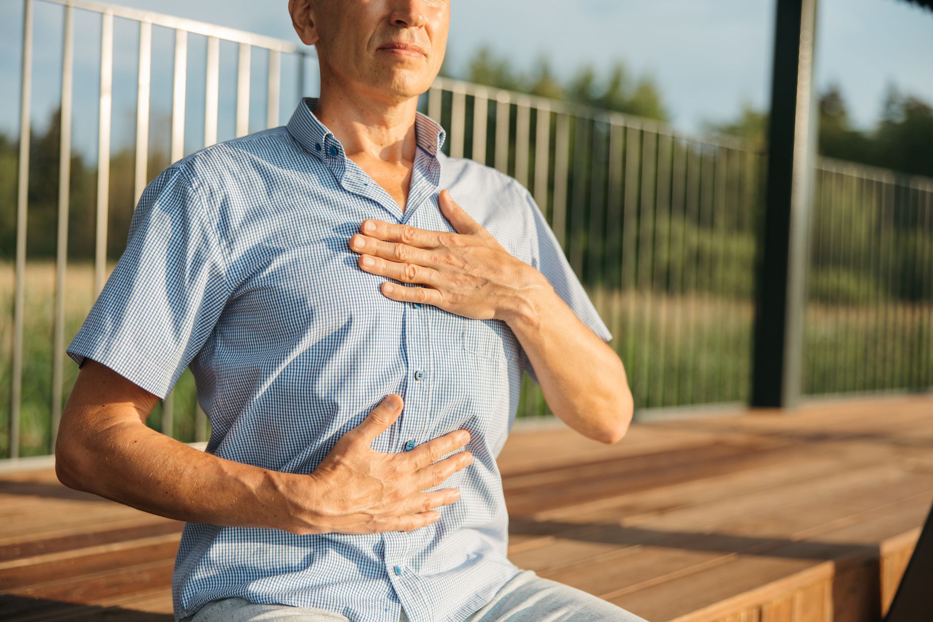 singer breathing exercise (Photo: Anastasia Shuraeva / Pexels)