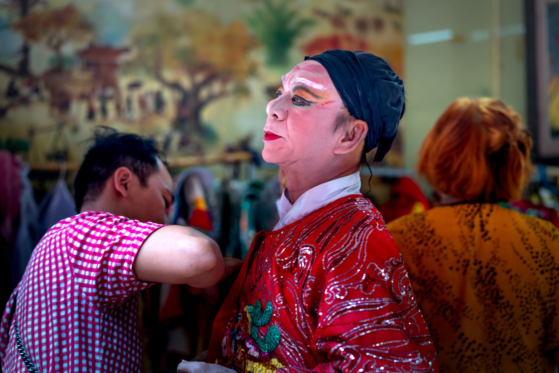 backstage preparation (Photo: Quang Nguyen Vinh / Pexels)