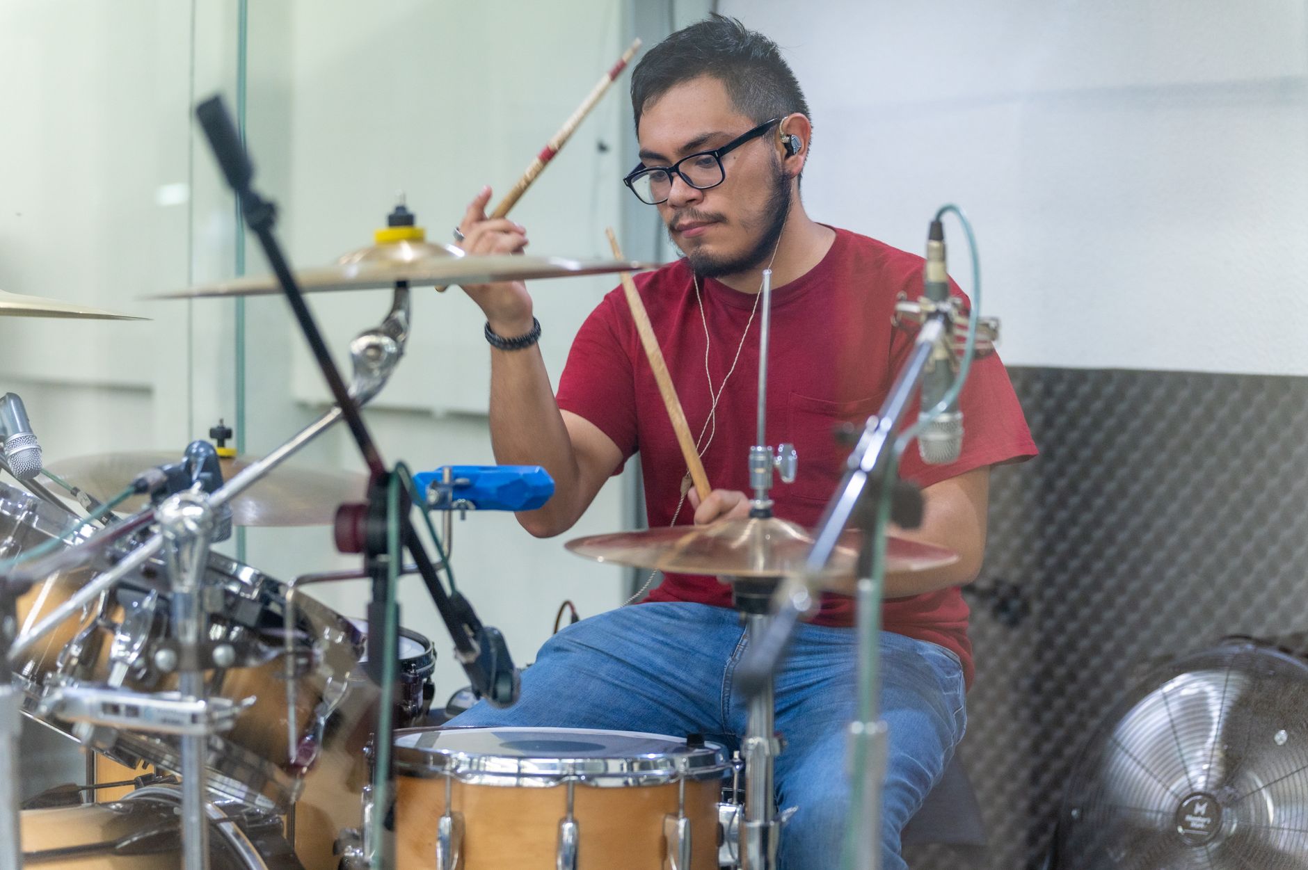band rehearsal focused (Photo: Israel Torres / Pexels)