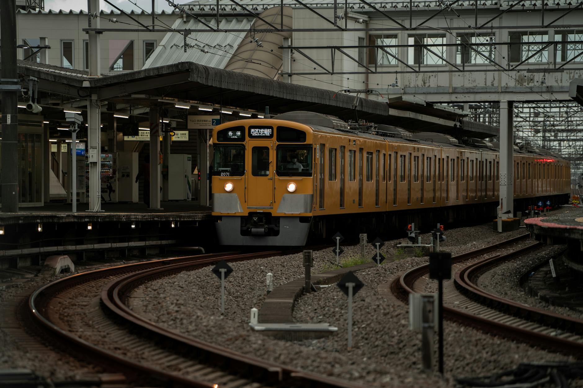 saitama suburban station plaza (Photo: Nguyễn Thành Nhân / Pexels)