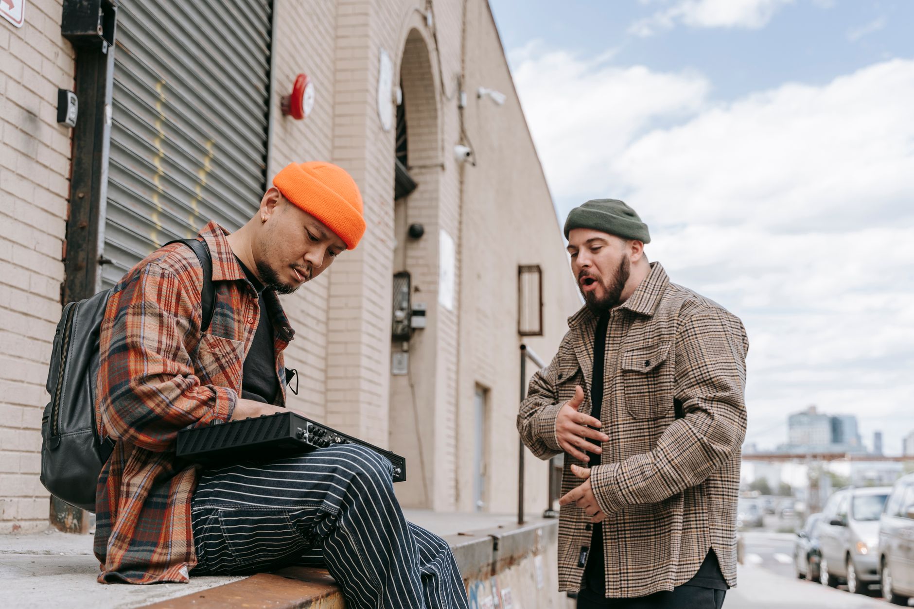 backpack secure musician (Photo: Anna Pou / Pexels)