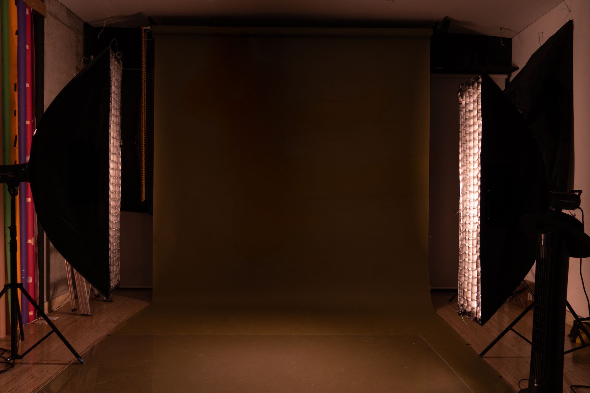 studio photography lighting (Photo: Israyosoy S. / Pexels)