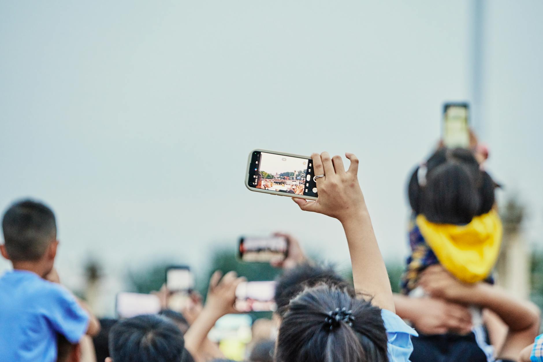 smartphone story photo musician (Photo: Suki Lee / Pexels)