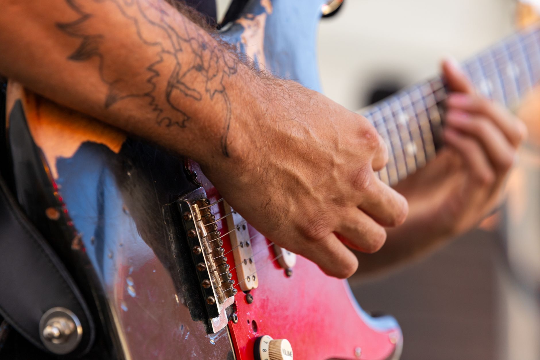 musician guitar handwritten (Photo: Stepan Vrany / Pexels)