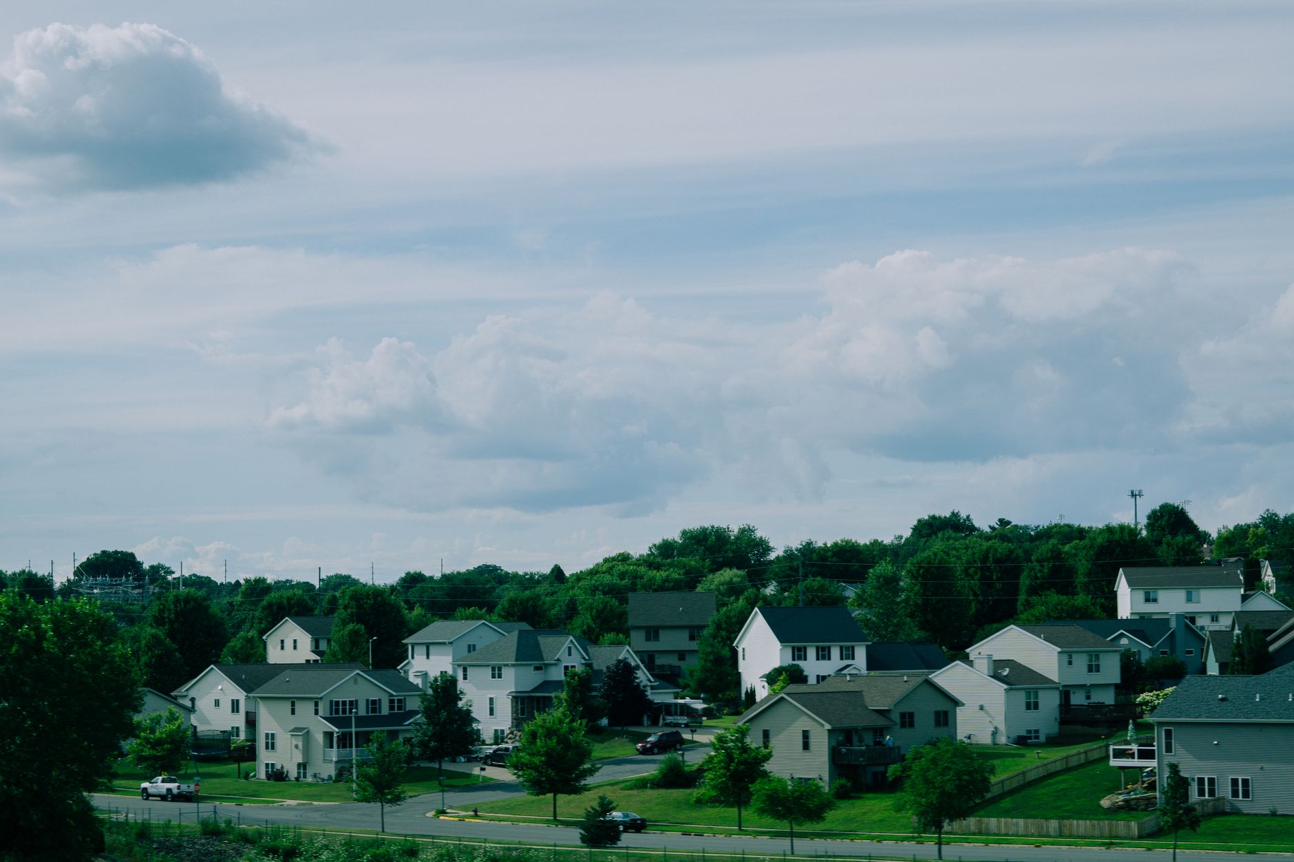 small town live house community (Photo: TShawn Zhu / Pexels)