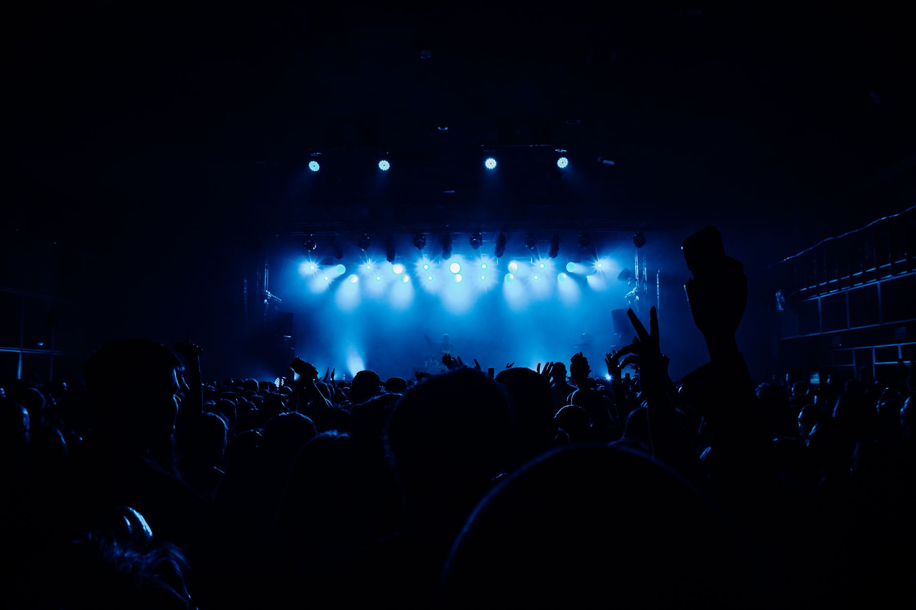 live concert stage (Photo: Larysa Stratiichuk / Pexels)