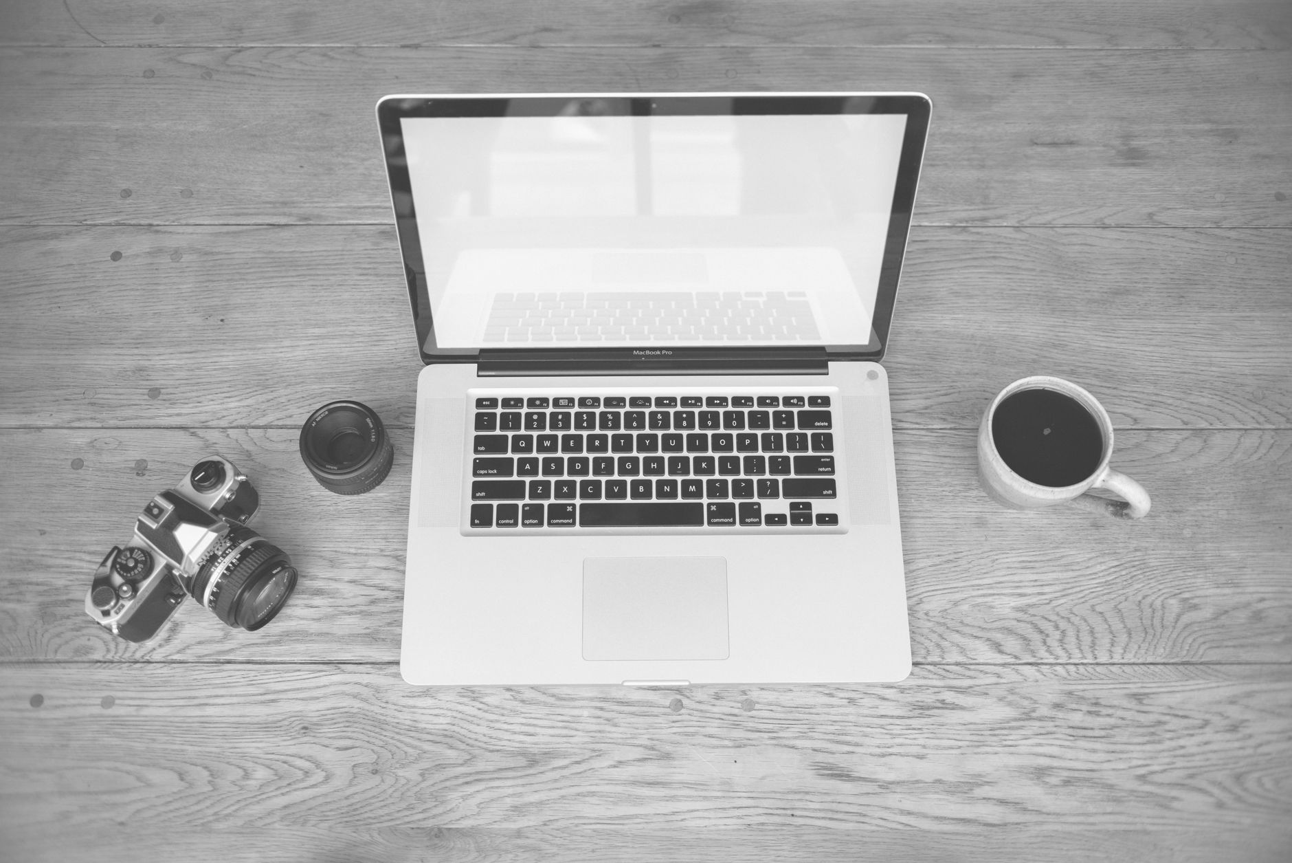 laptop desk workspace (Photo: Pixabay / Pexels)