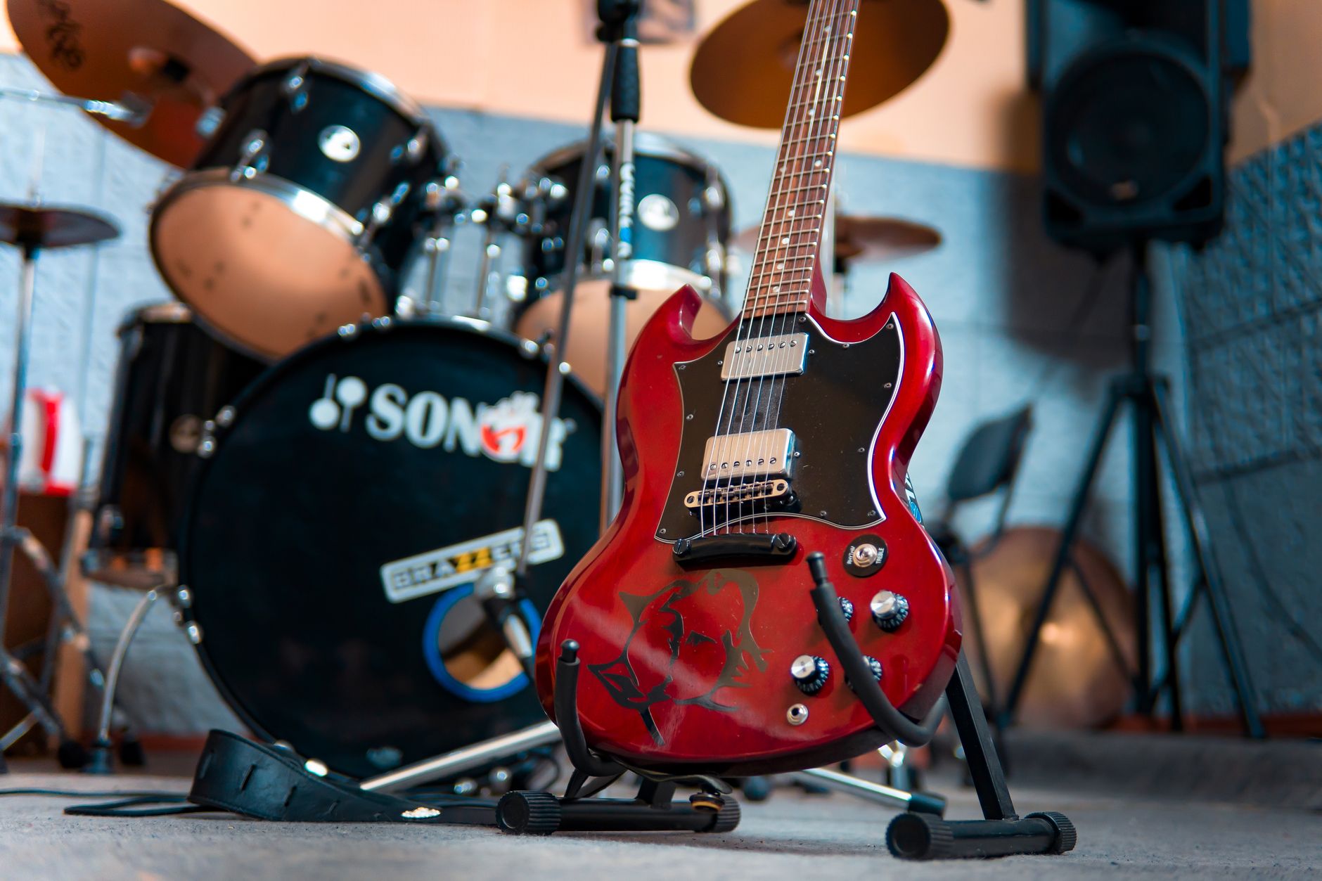 musical instruments equipment (Photo: Dmitry Demidov / Pexels)