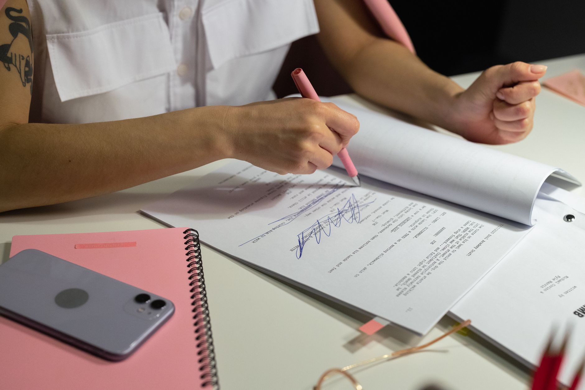 concert checklist documents (Photo: cottonbro studio / Pexels)