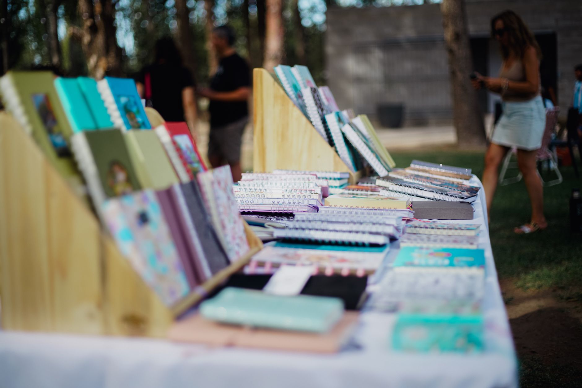 event merchandise display (Photo: Elias Jara / Pexels)