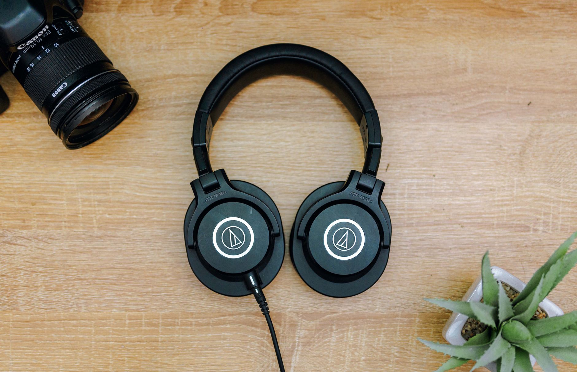 music production headphones (Photo: Ali  Alcántara / Pexels)