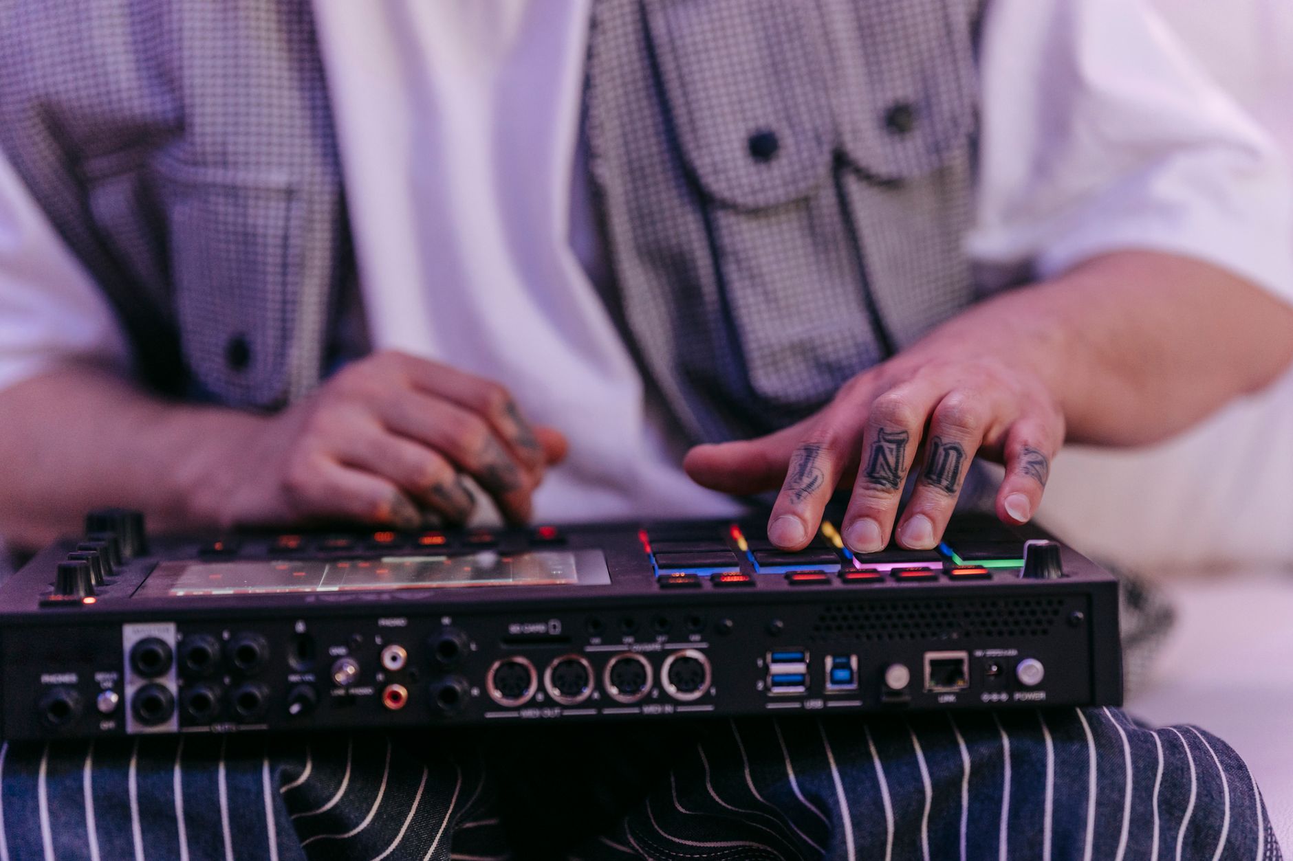 electronic music production (Photo: Anna Pou / Pexels)