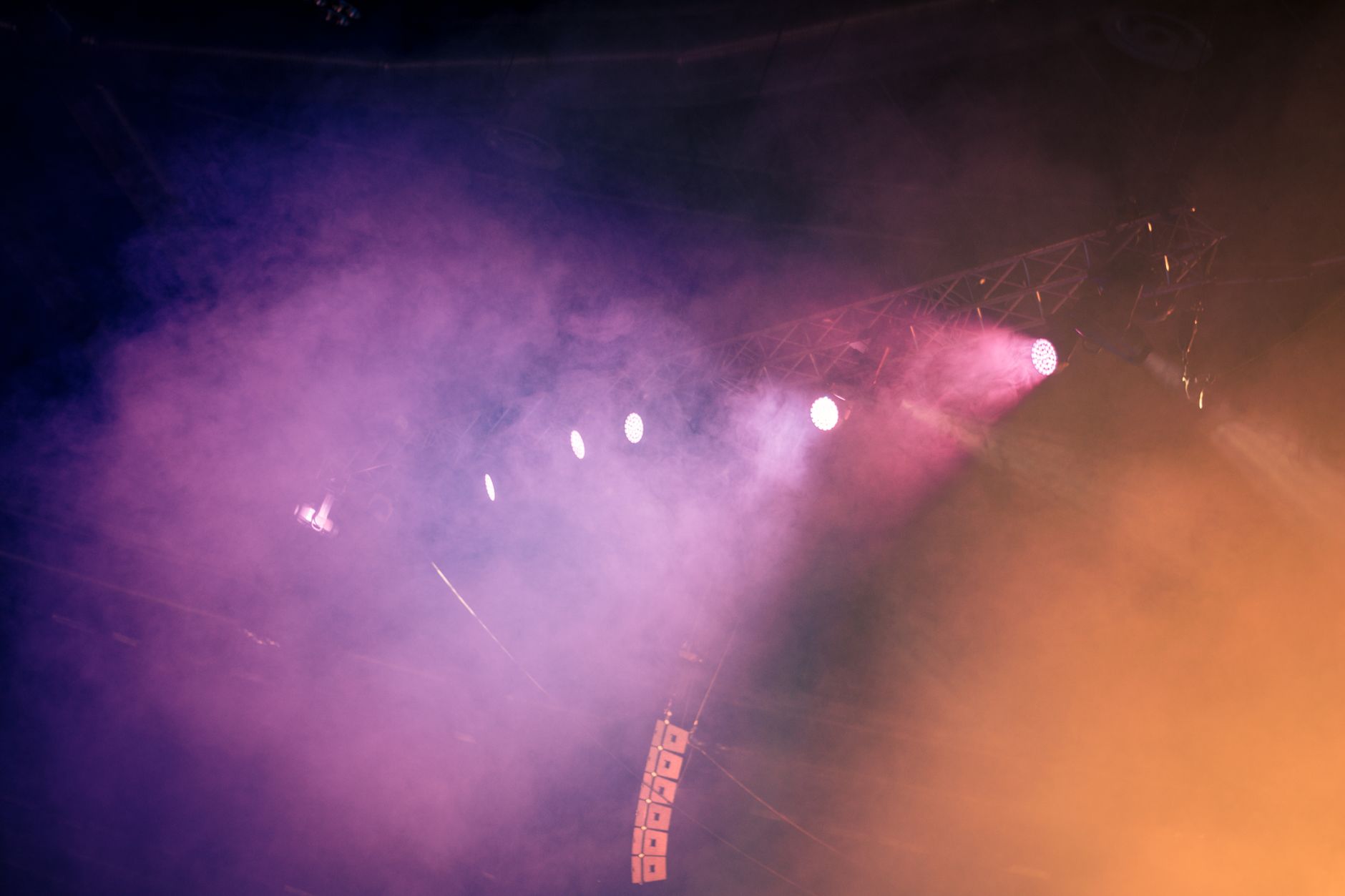 concert stage lights (Photo: David Rama / Pexels)