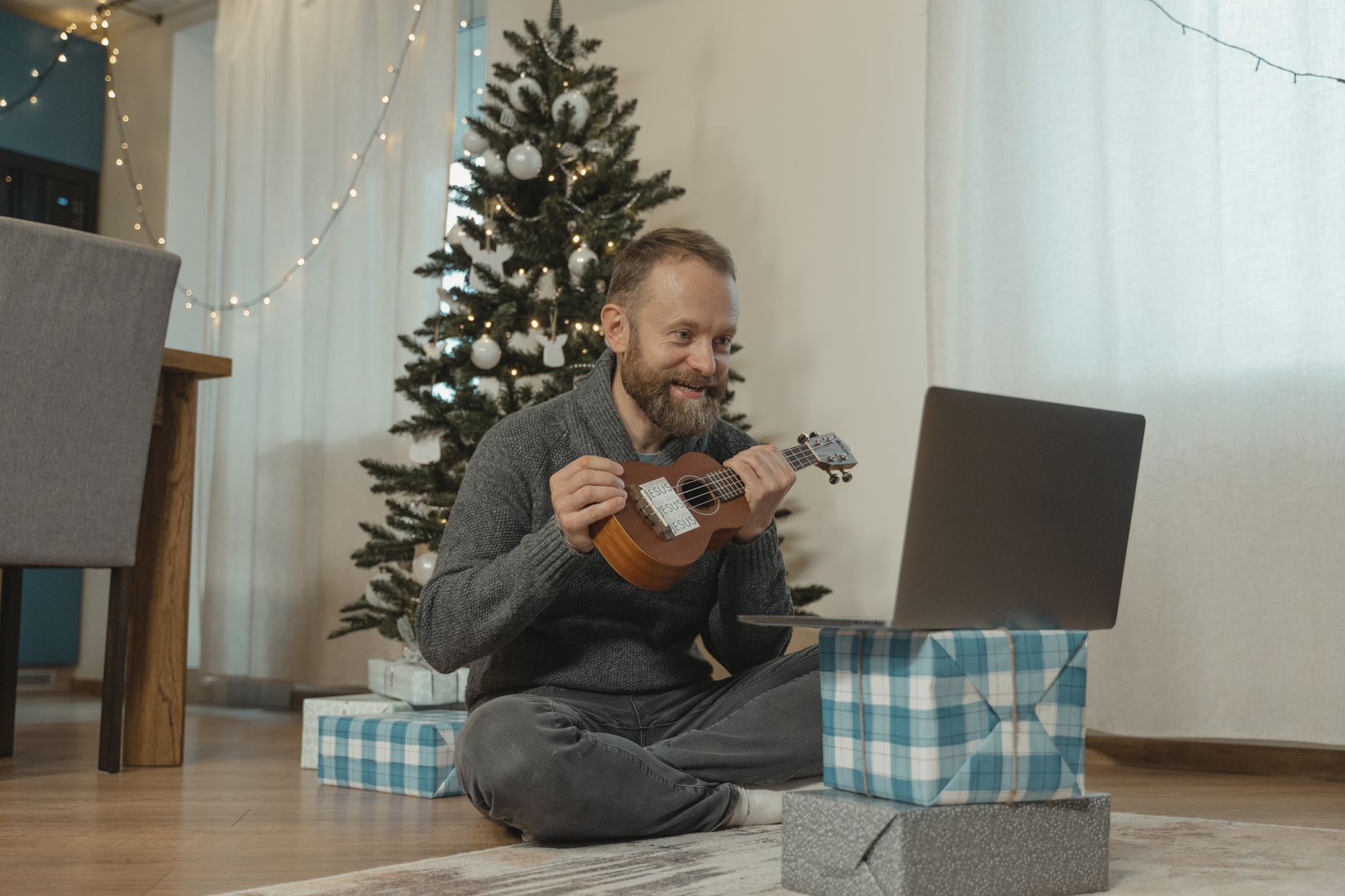 musician gift appreciation (Photo: Tima Miroshnichenko / Pexels)