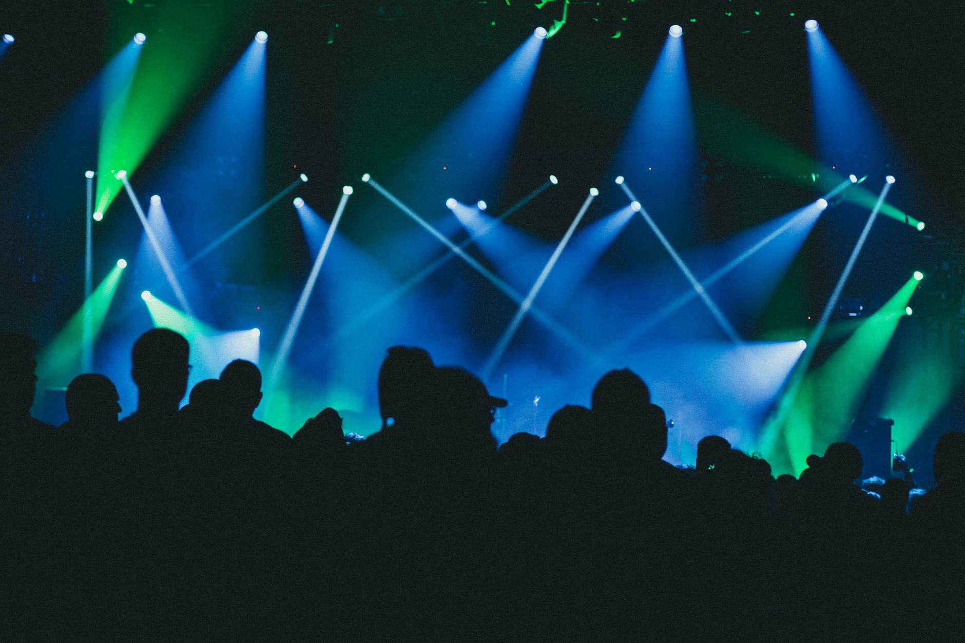 concert stage lights (Photo: Jonathan Cooper / Pexels)