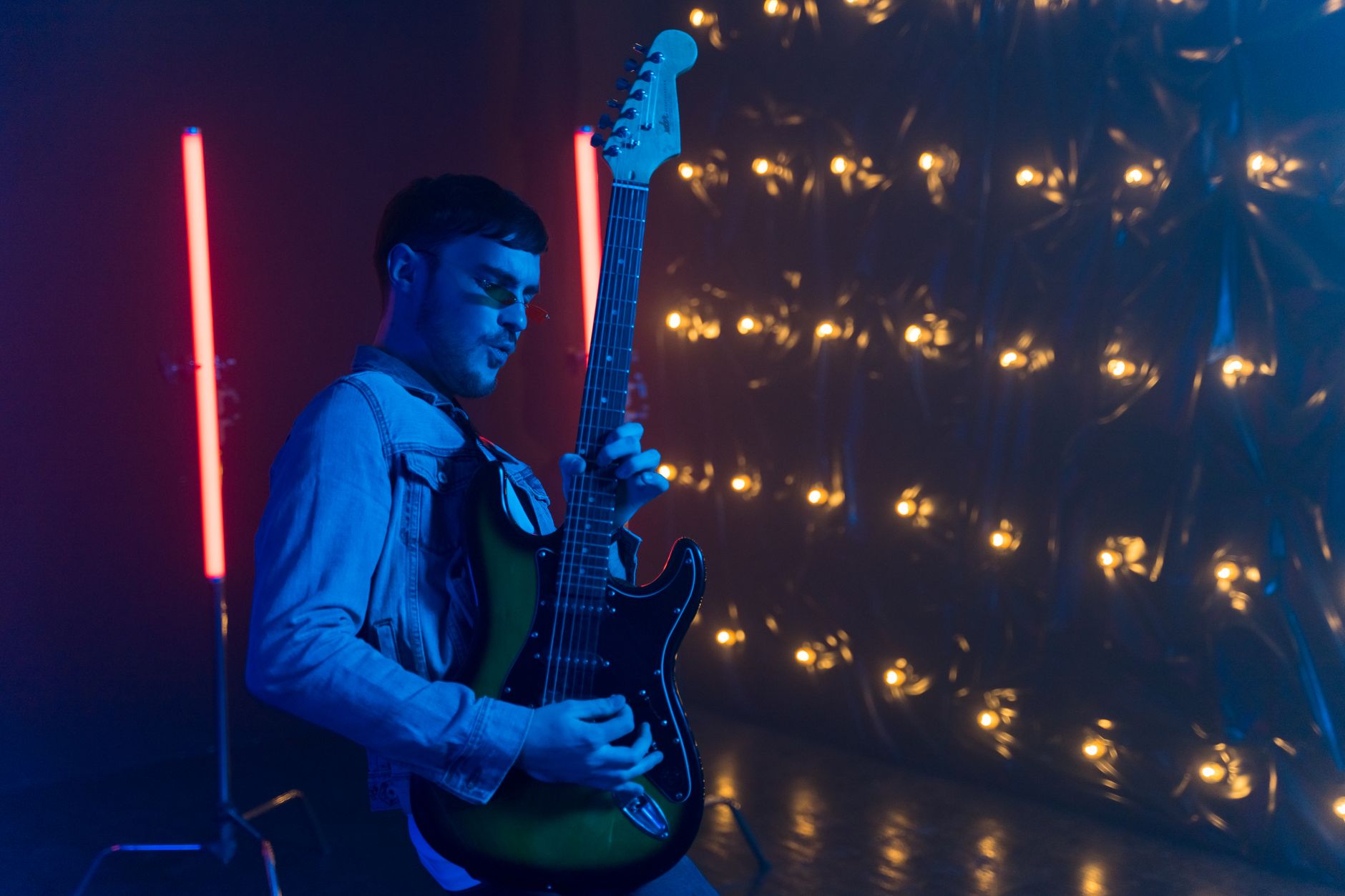 live performance stage lights (Photo: AI25.Studio AI GENERATIVE / Pexels)