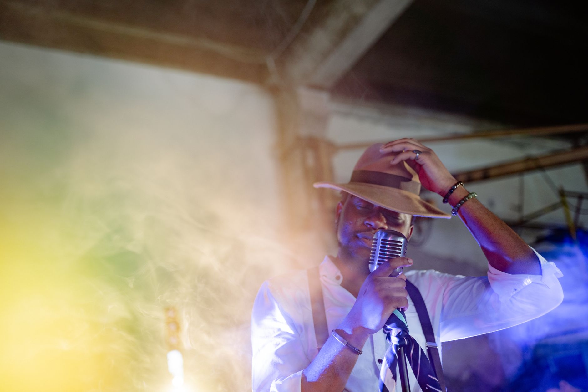 musician performing stage (Photo: Yan Krukau / Pexels)