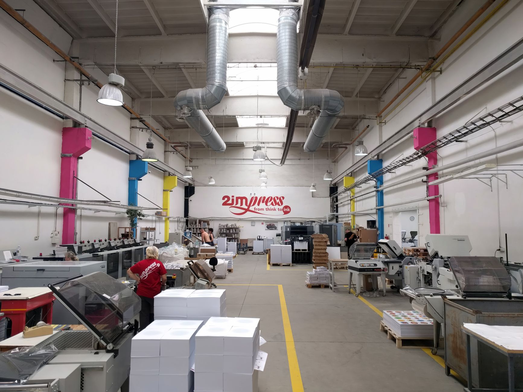 print production workflow (Photo: Manuel Campagnoli / Pexels)