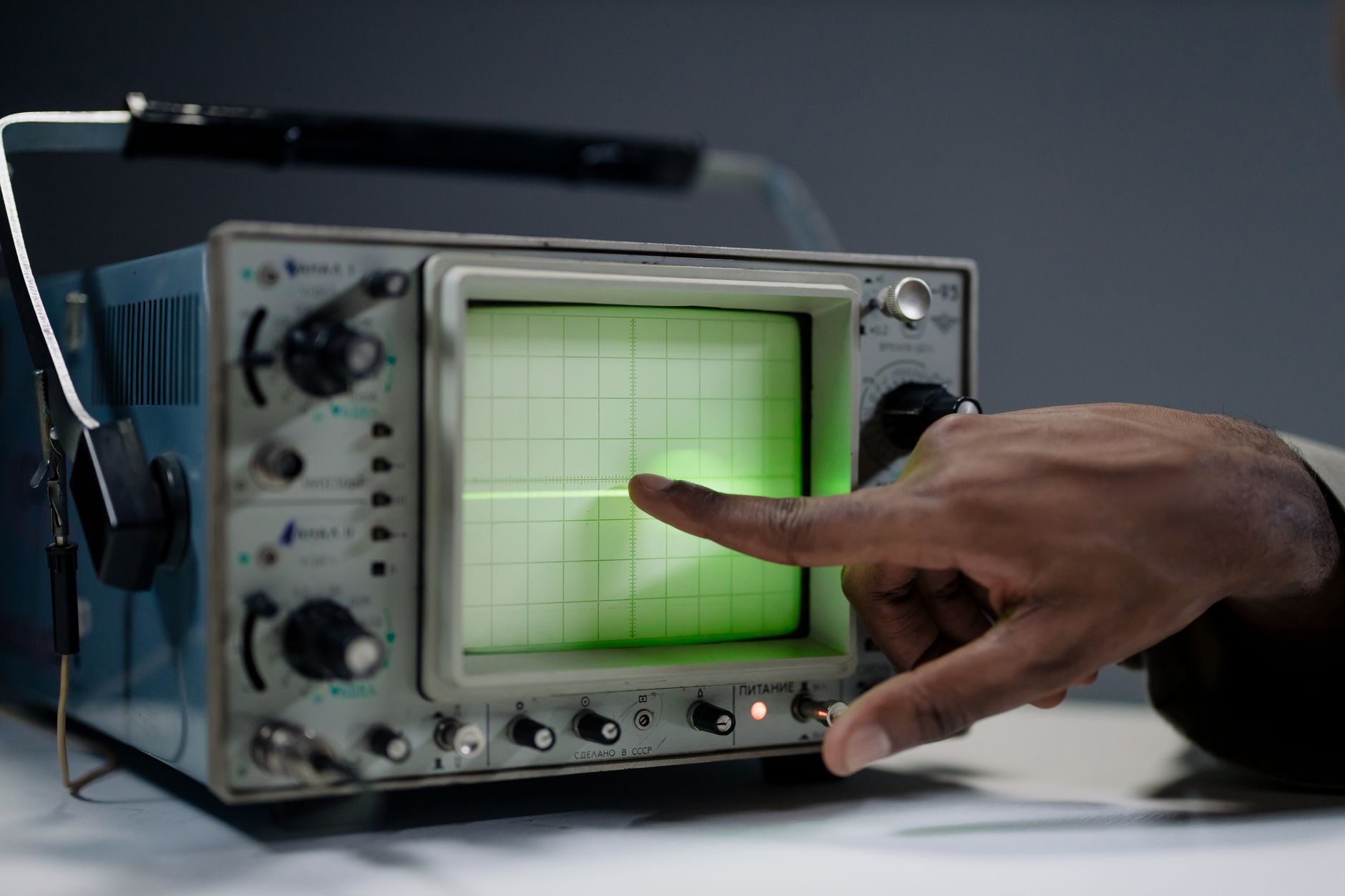 audio waveform screen (Photo: cottonbro studio / Pexels)