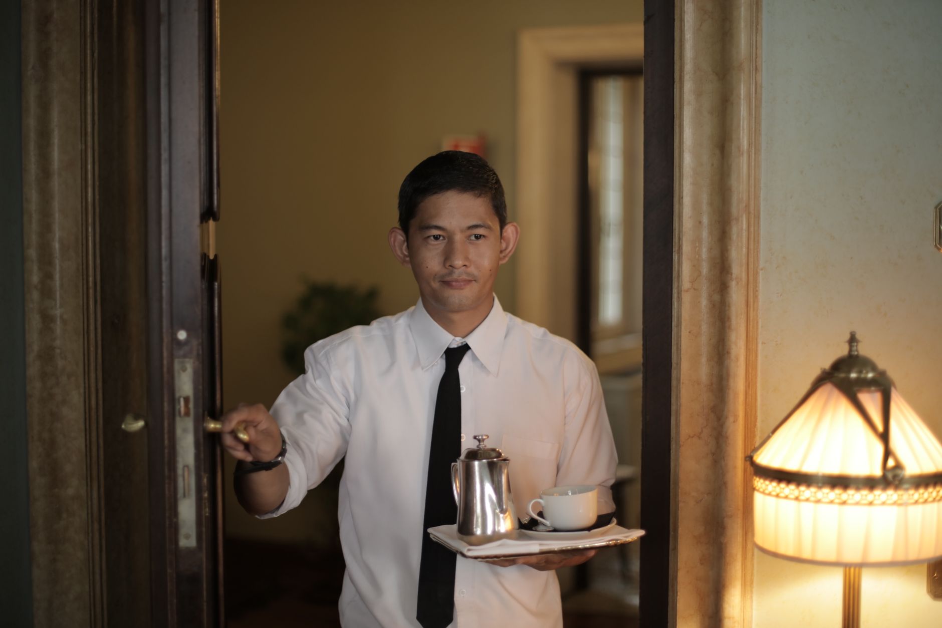 hotel staff hospitality interior (Photo: Andrea Piacquadio / Pexels)