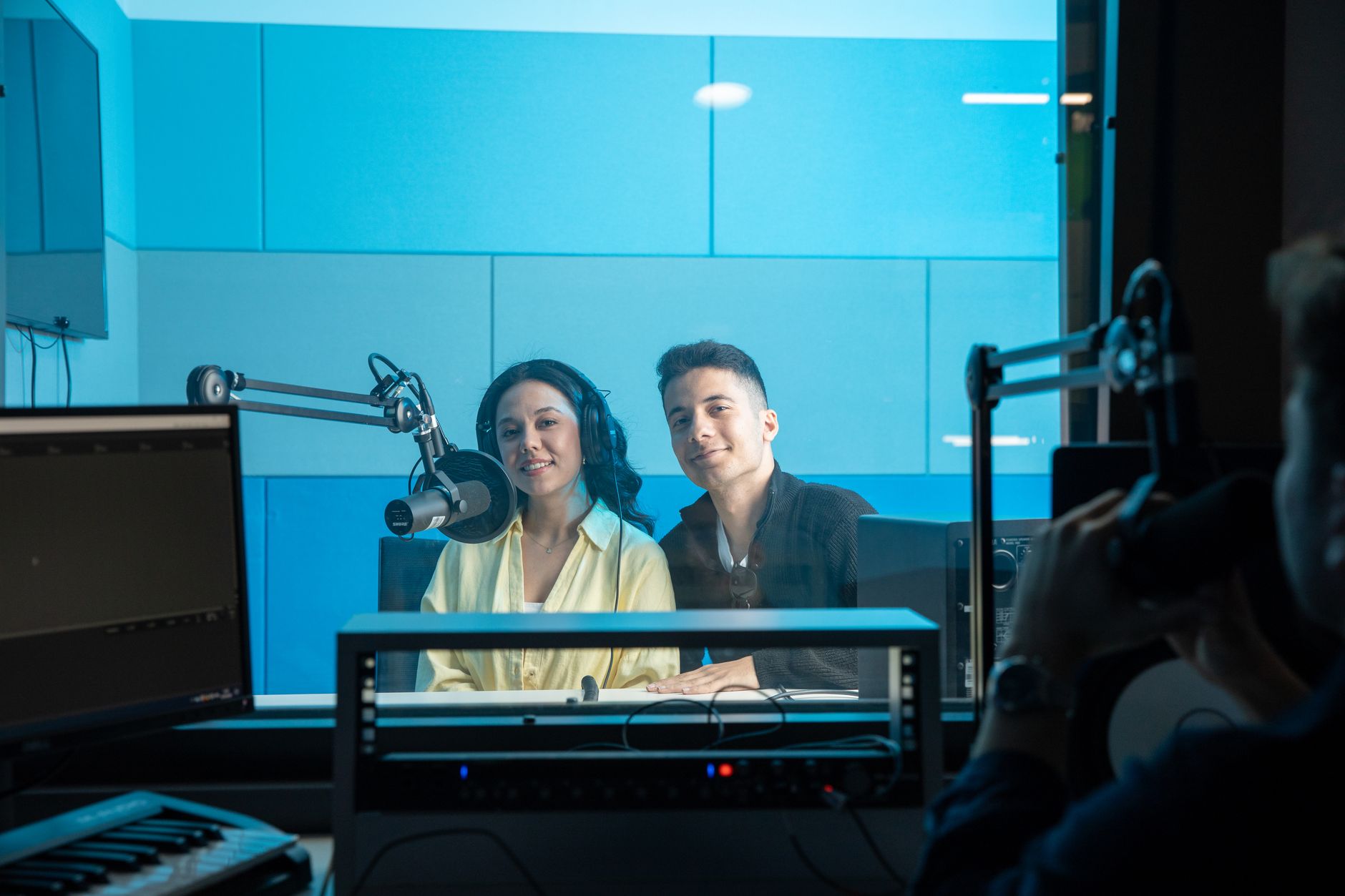 professional recording booth studio (Photo: Yusuf Çelik / Pexels)