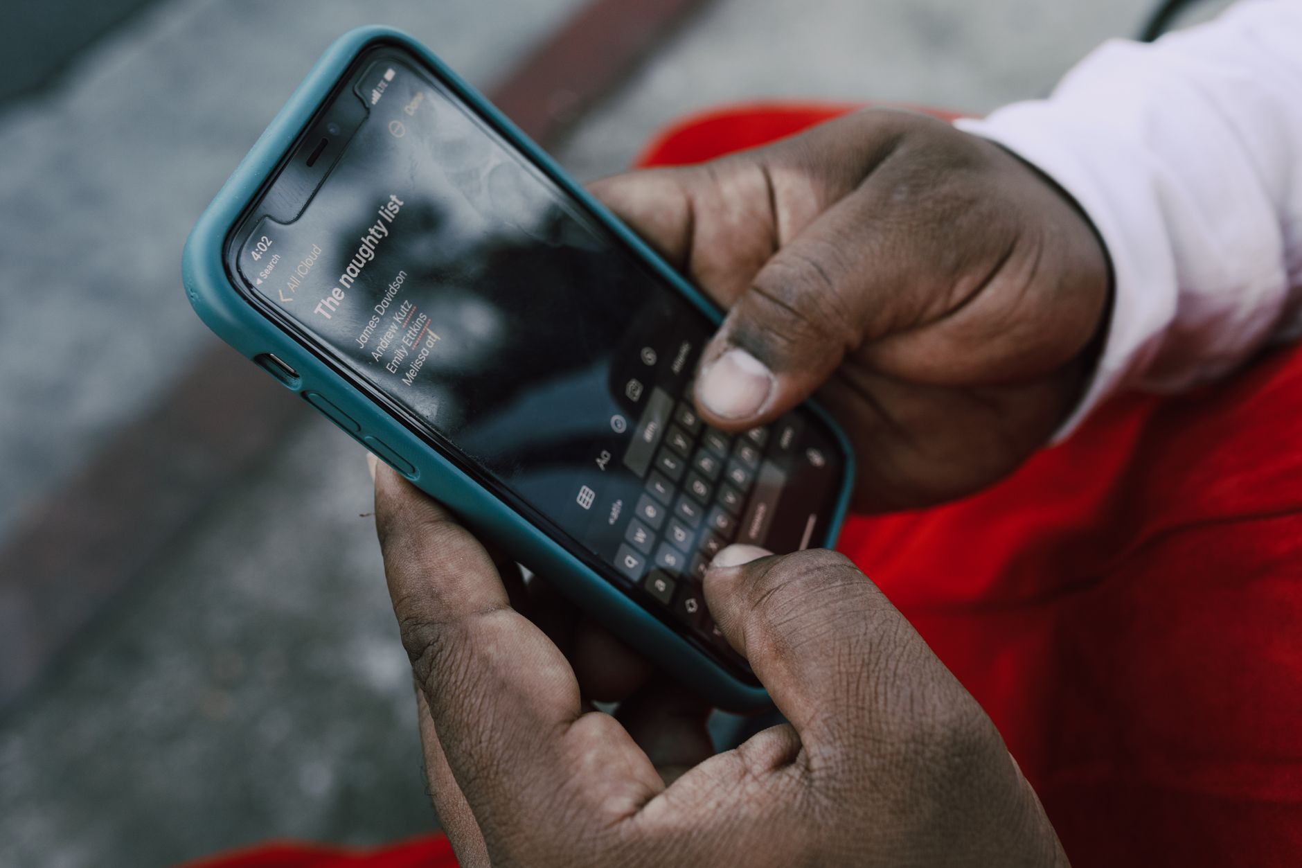 hands typing smartphone message (Photo: RDNE Stock project / Pexels)