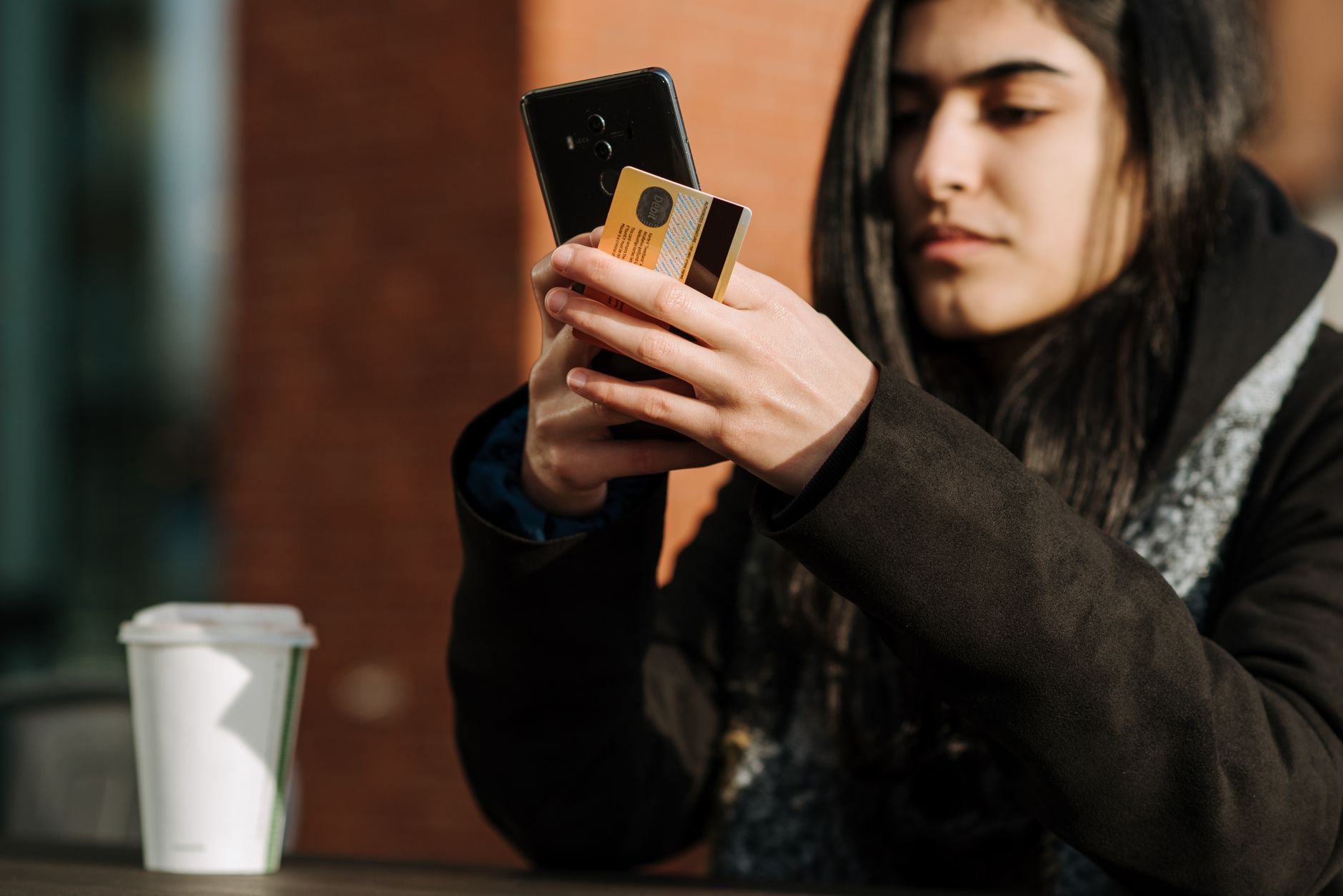 digital purchase phone payment (Photo: Anete Lusina / Pexels)